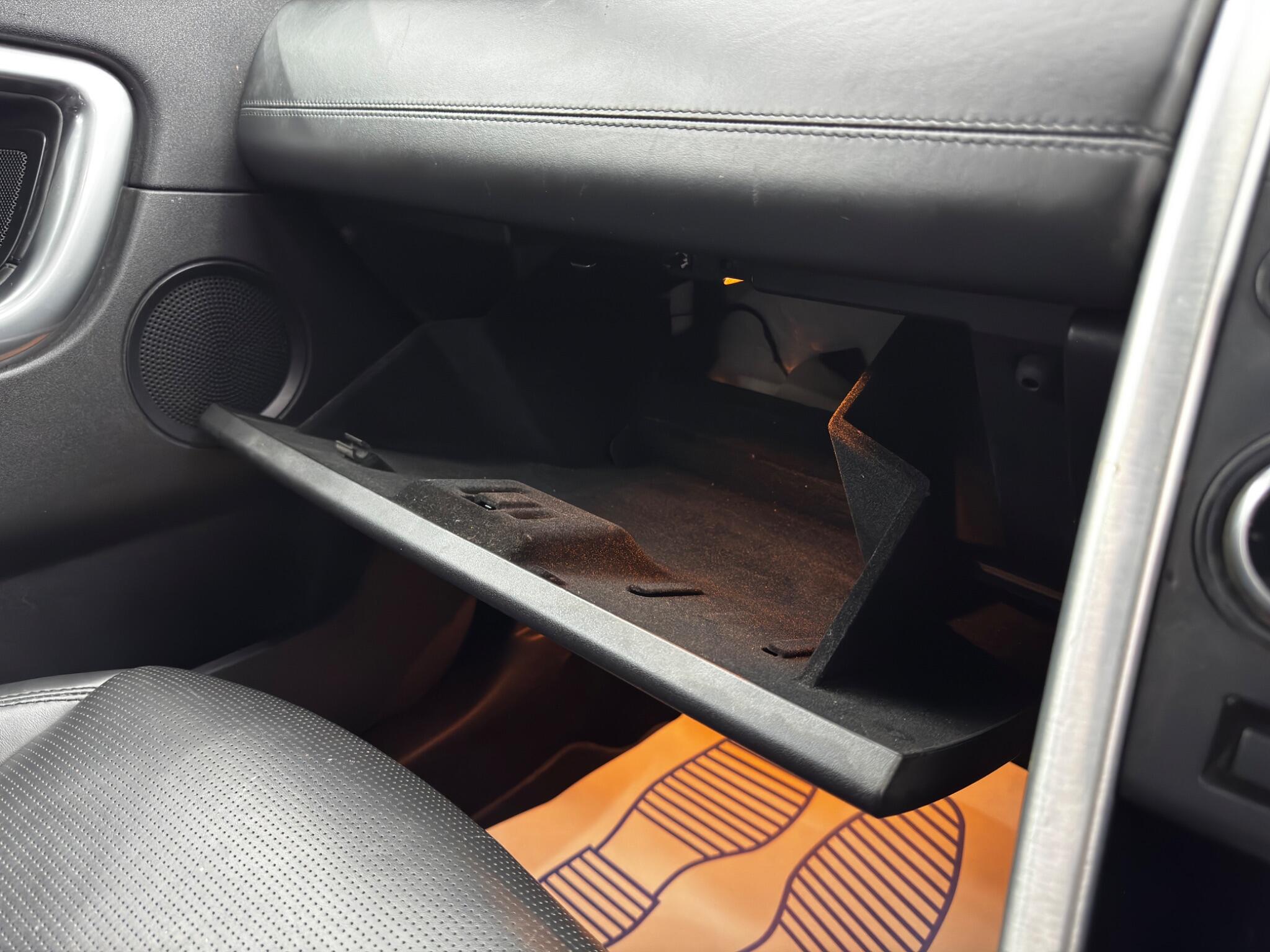 Land Rover Discovery Sport view 35