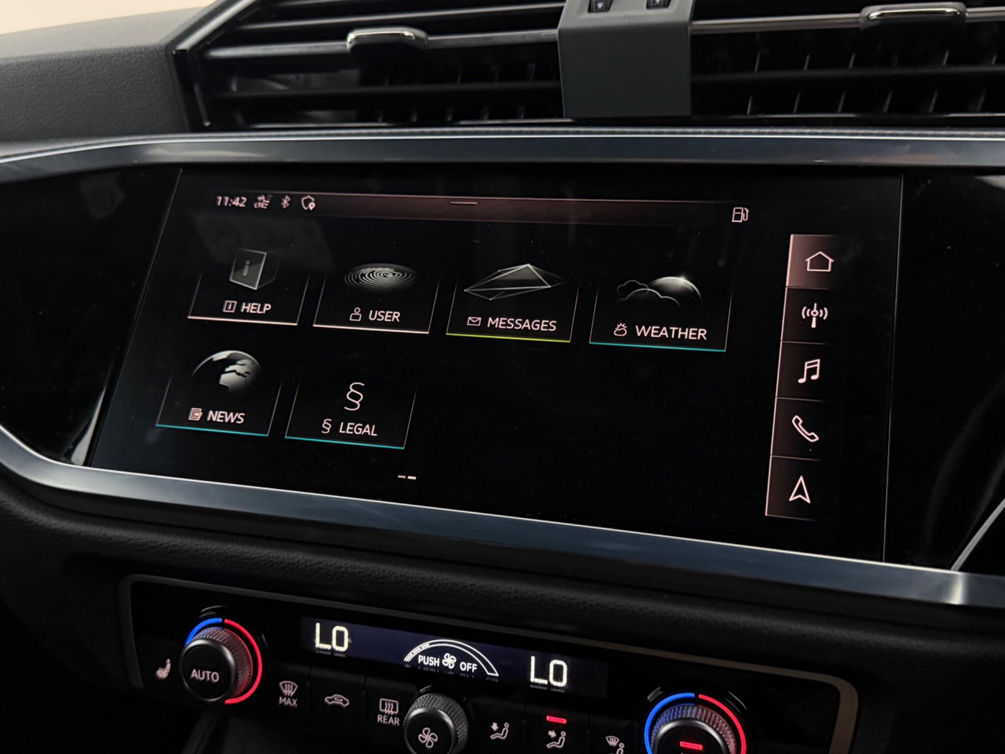 Audi Q3 view 26
