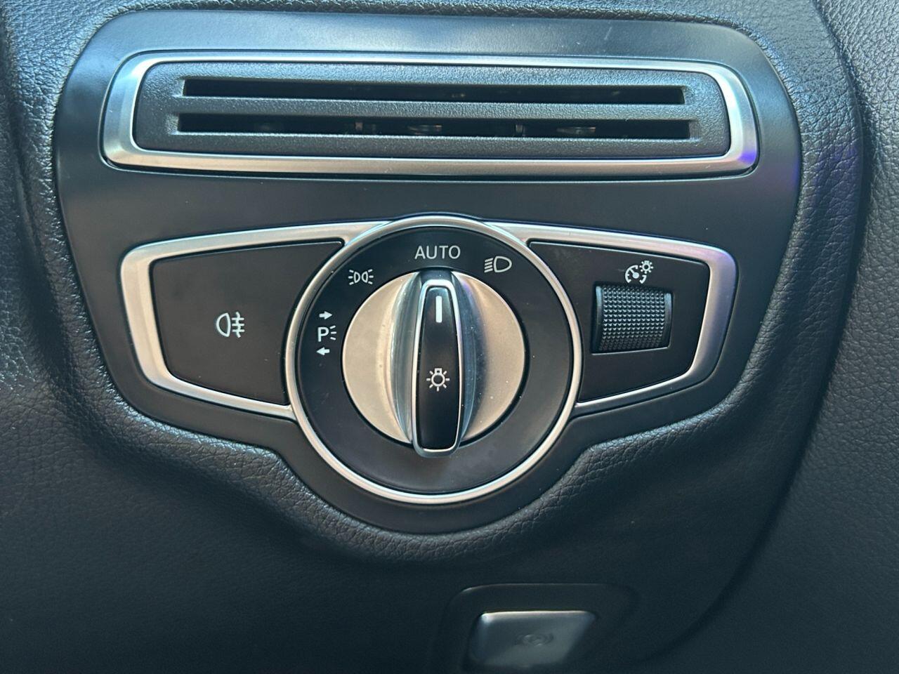 Mercedes-Benz C Class view 31
