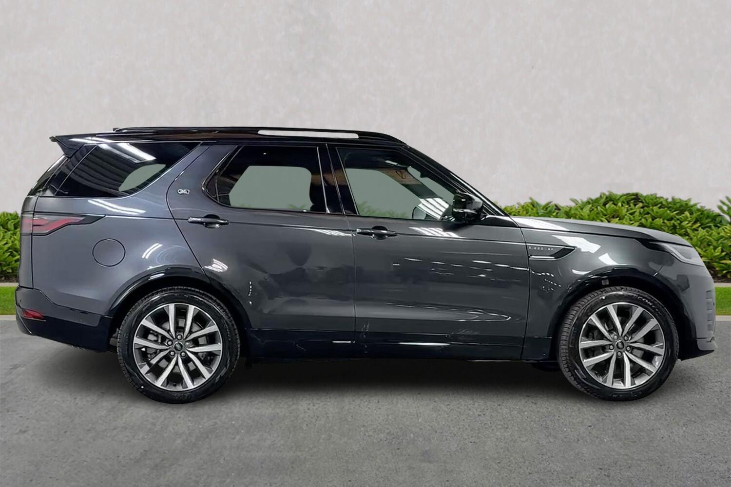 Land Rover Discovery view 3