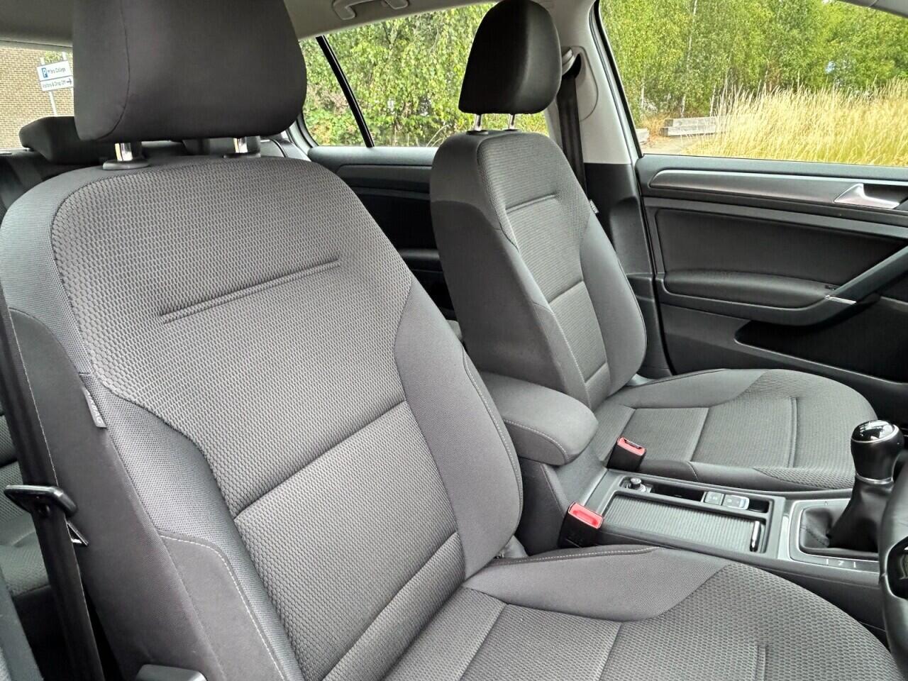 Volkswagen Golf view 22