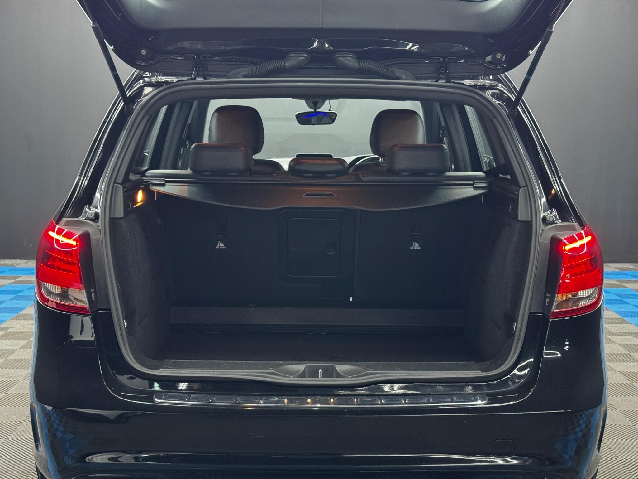 Mercedes-Benz B-Class view 35