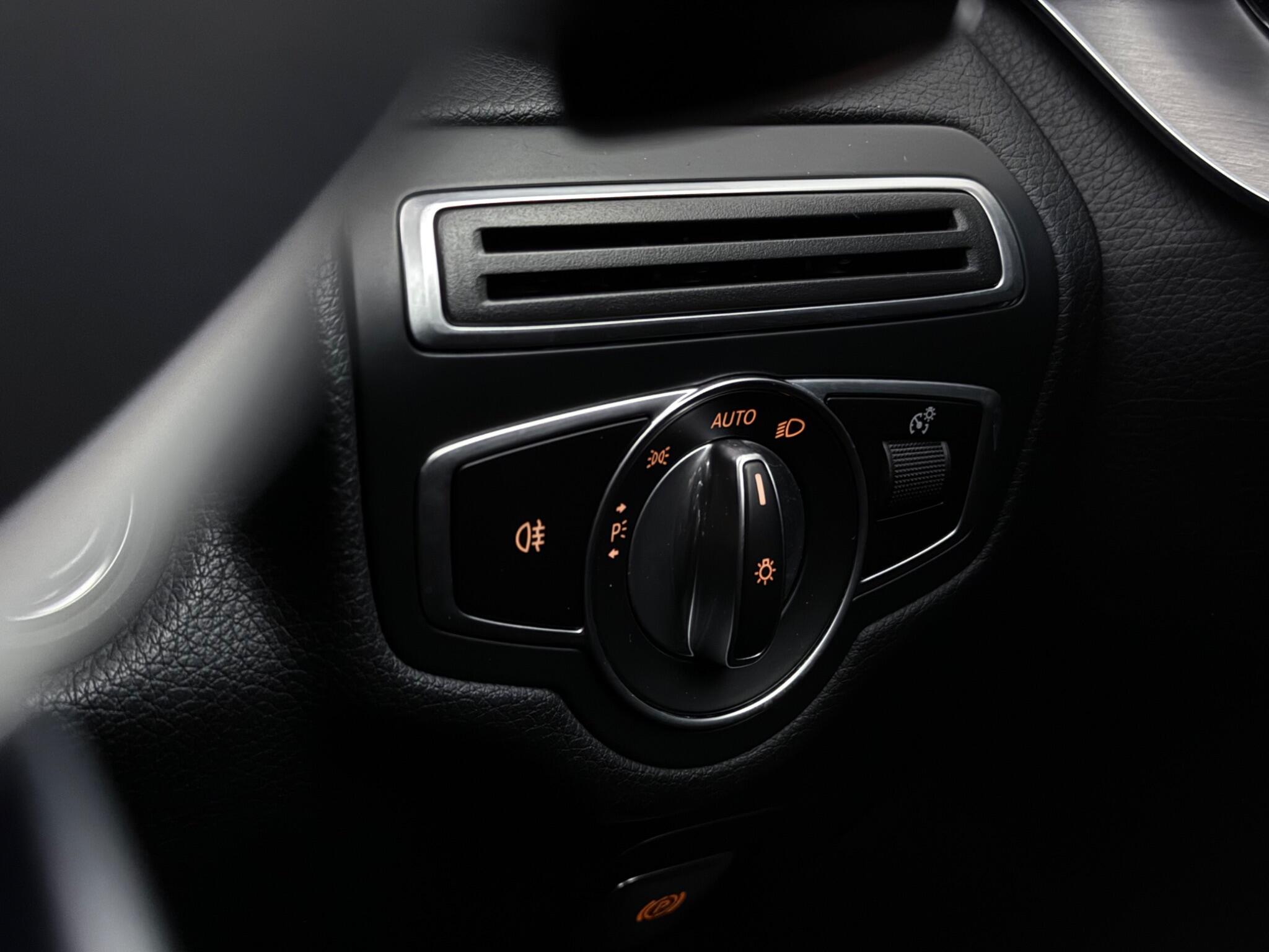 Mercedes-Benz C-Class view 18
