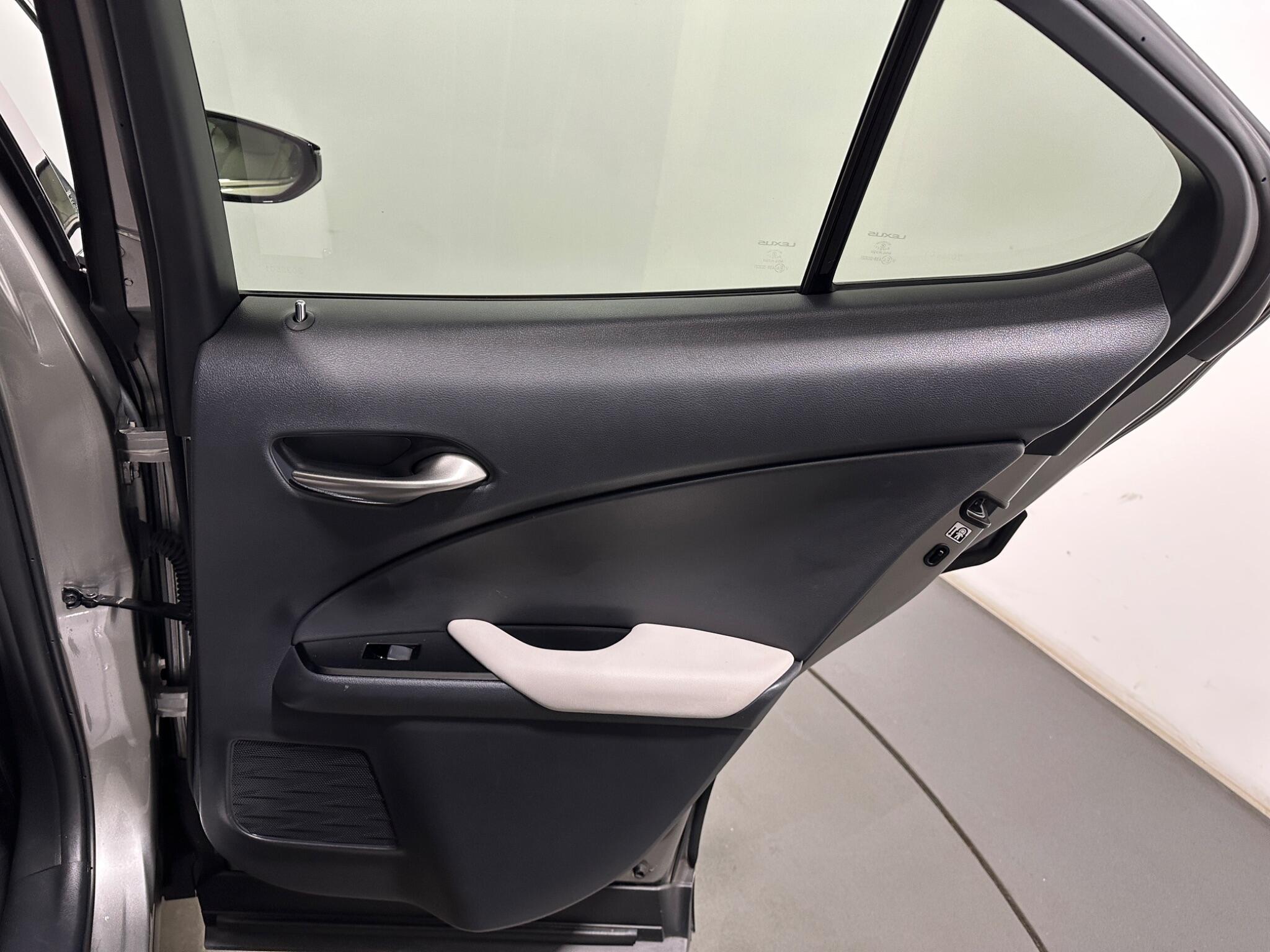 Lexus UX view 43
