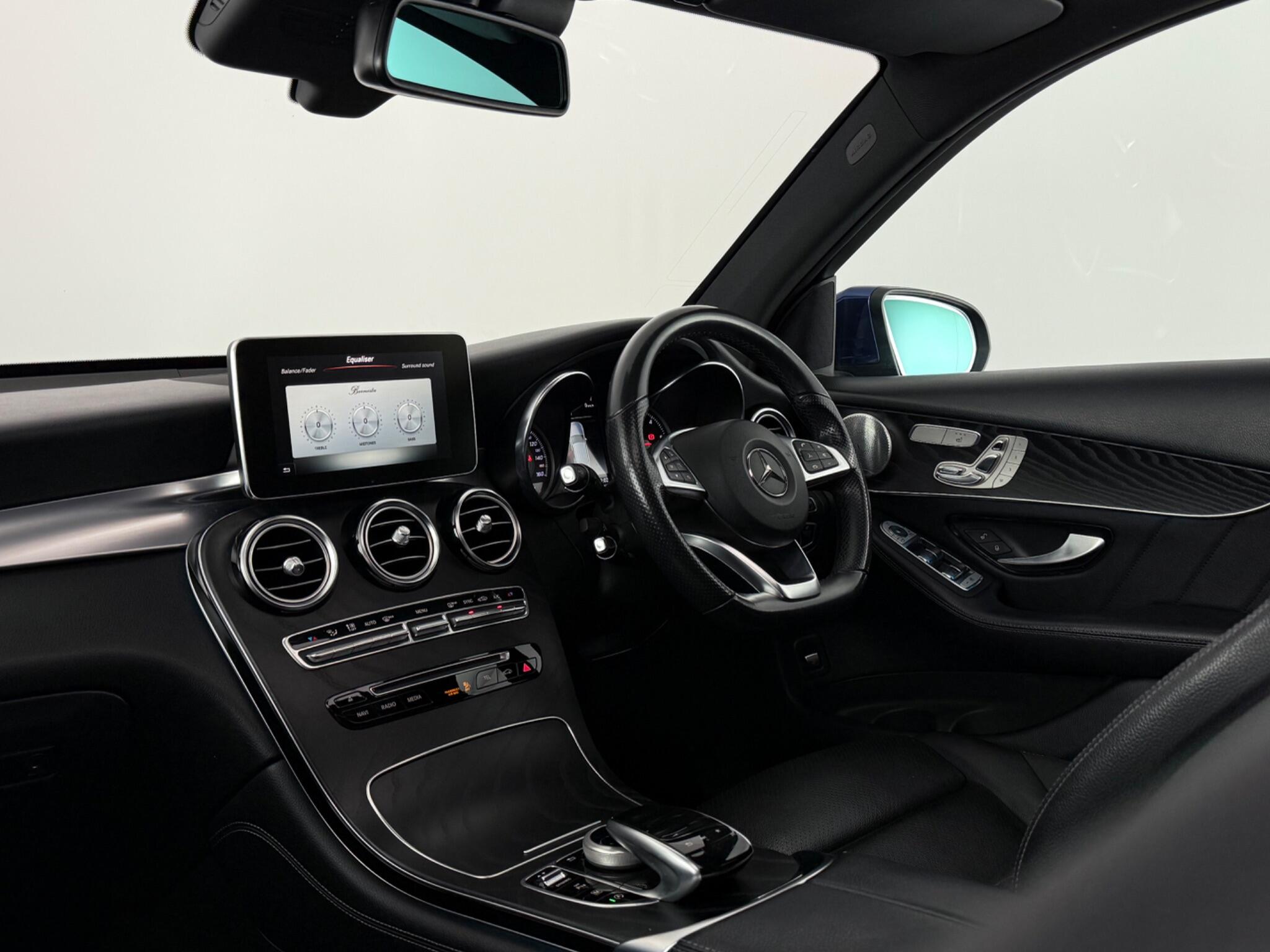 Mercedes-Benz GLC view 4