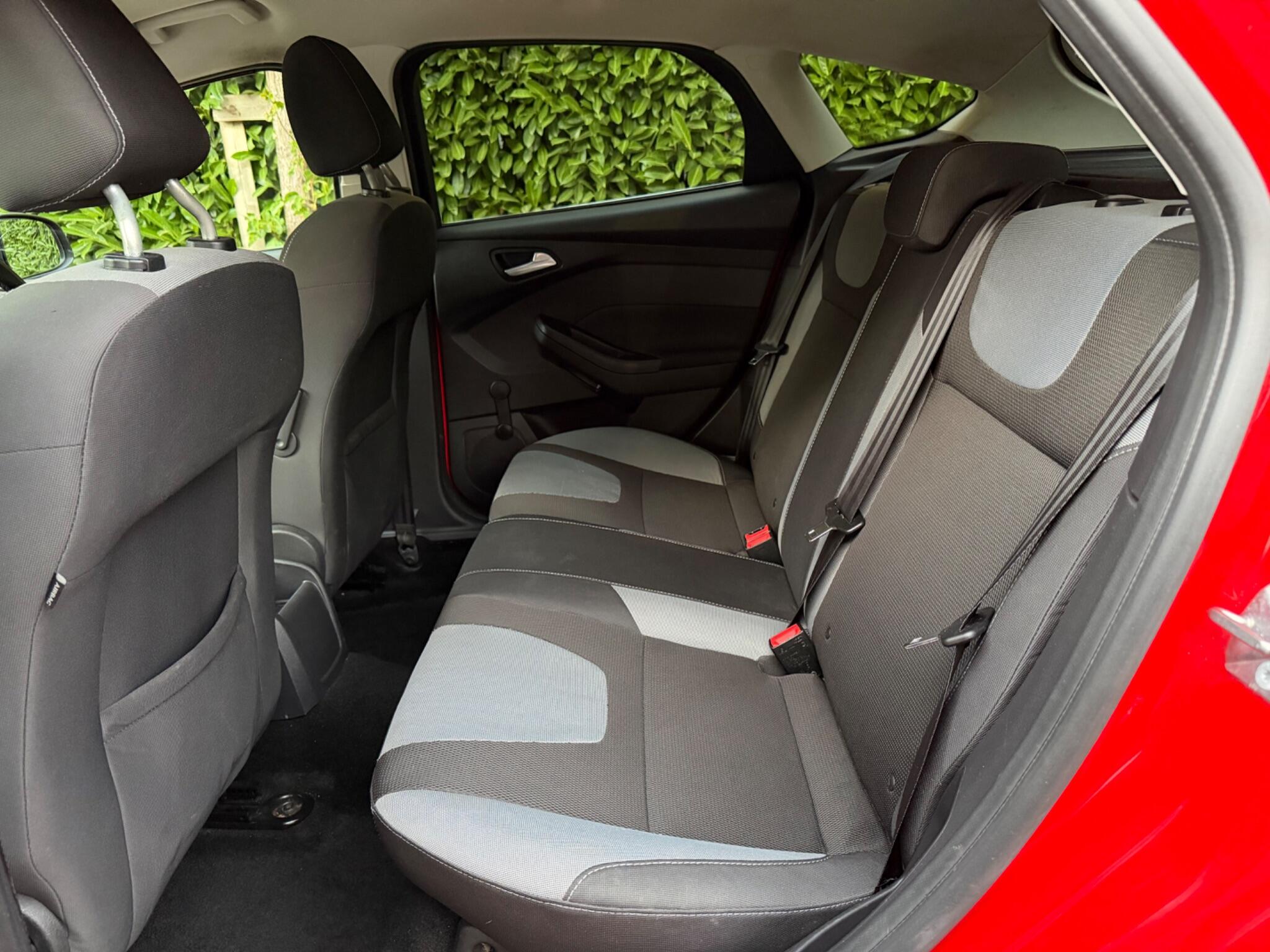 Ford Focus view 23