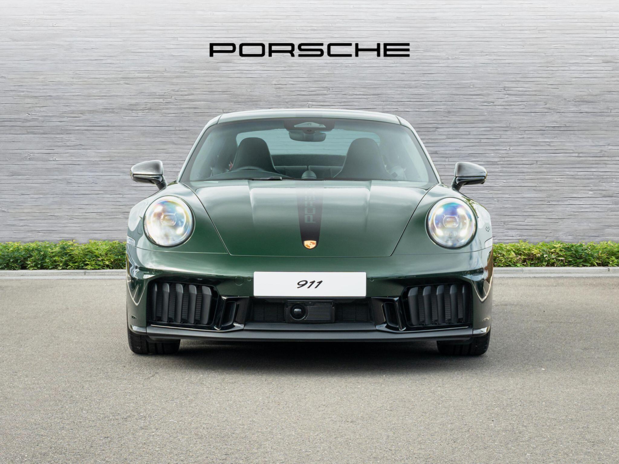 Porsche 911 view 5