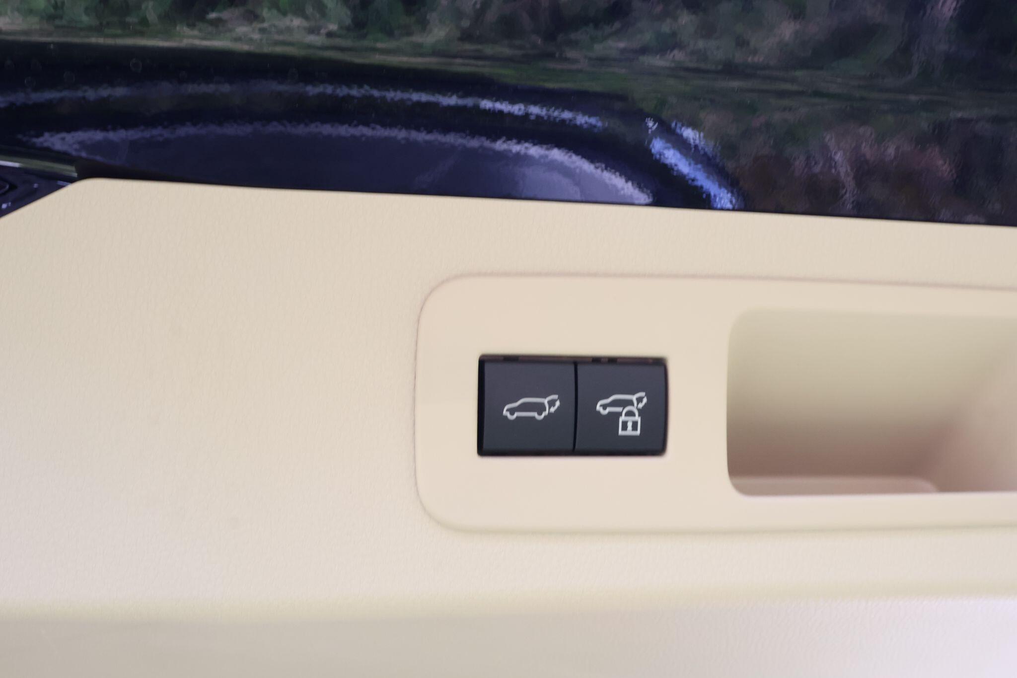 Toyota Land Cruiser view 29