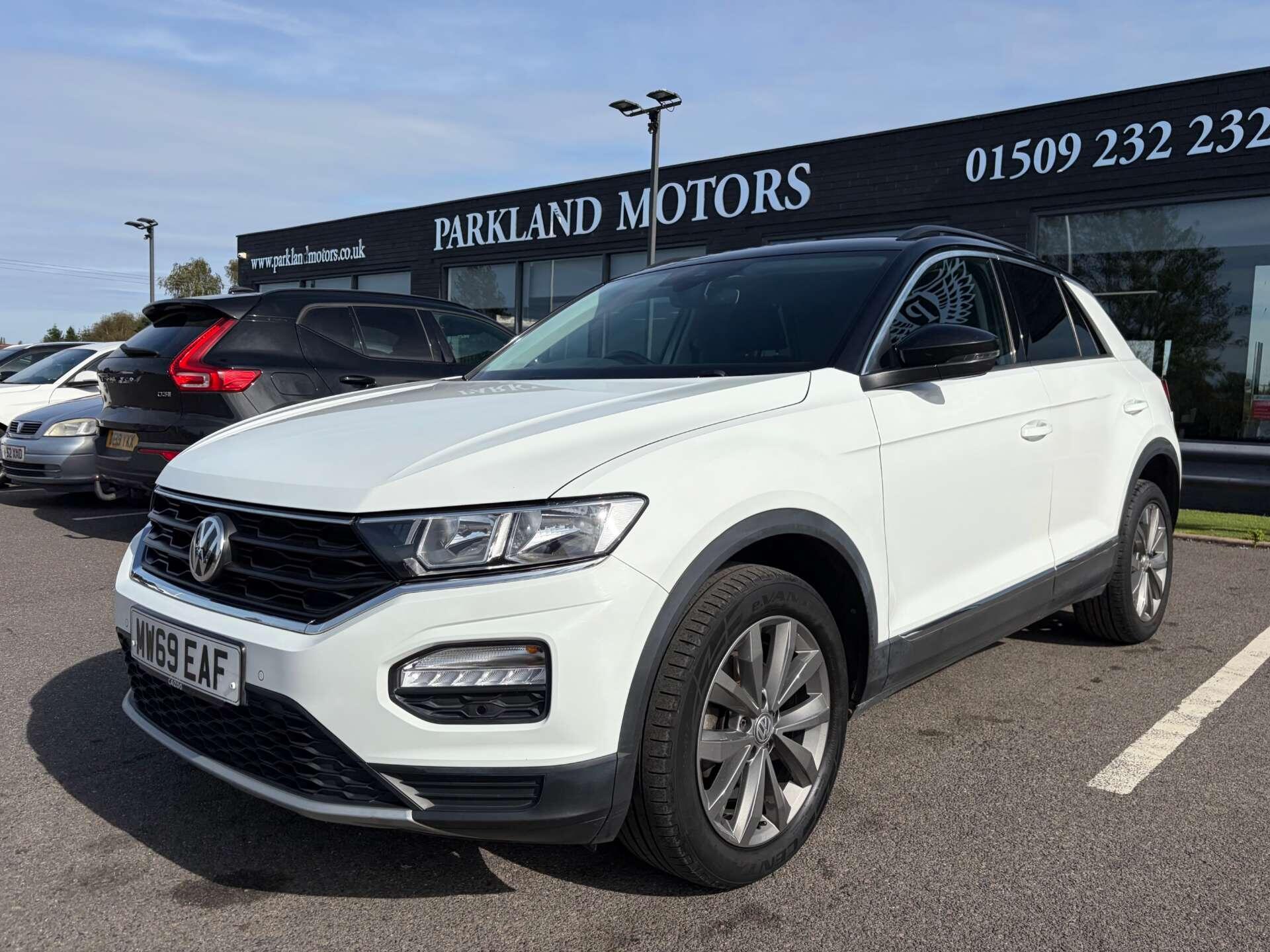 Volkswagen T-Roc view 4