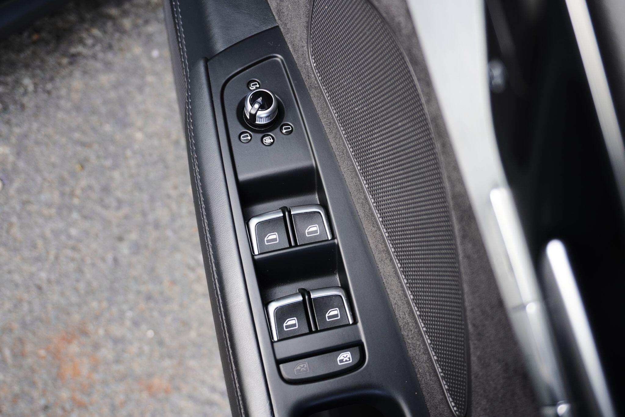 Audi S8 view 15