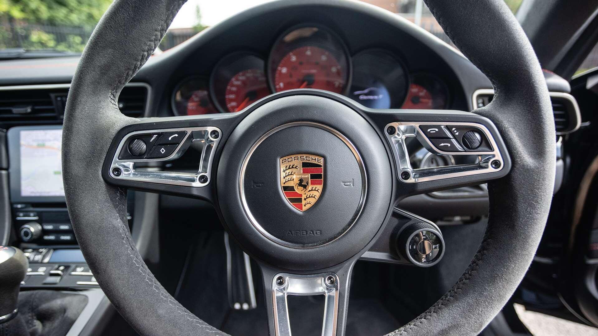 Porsche 911 view 17