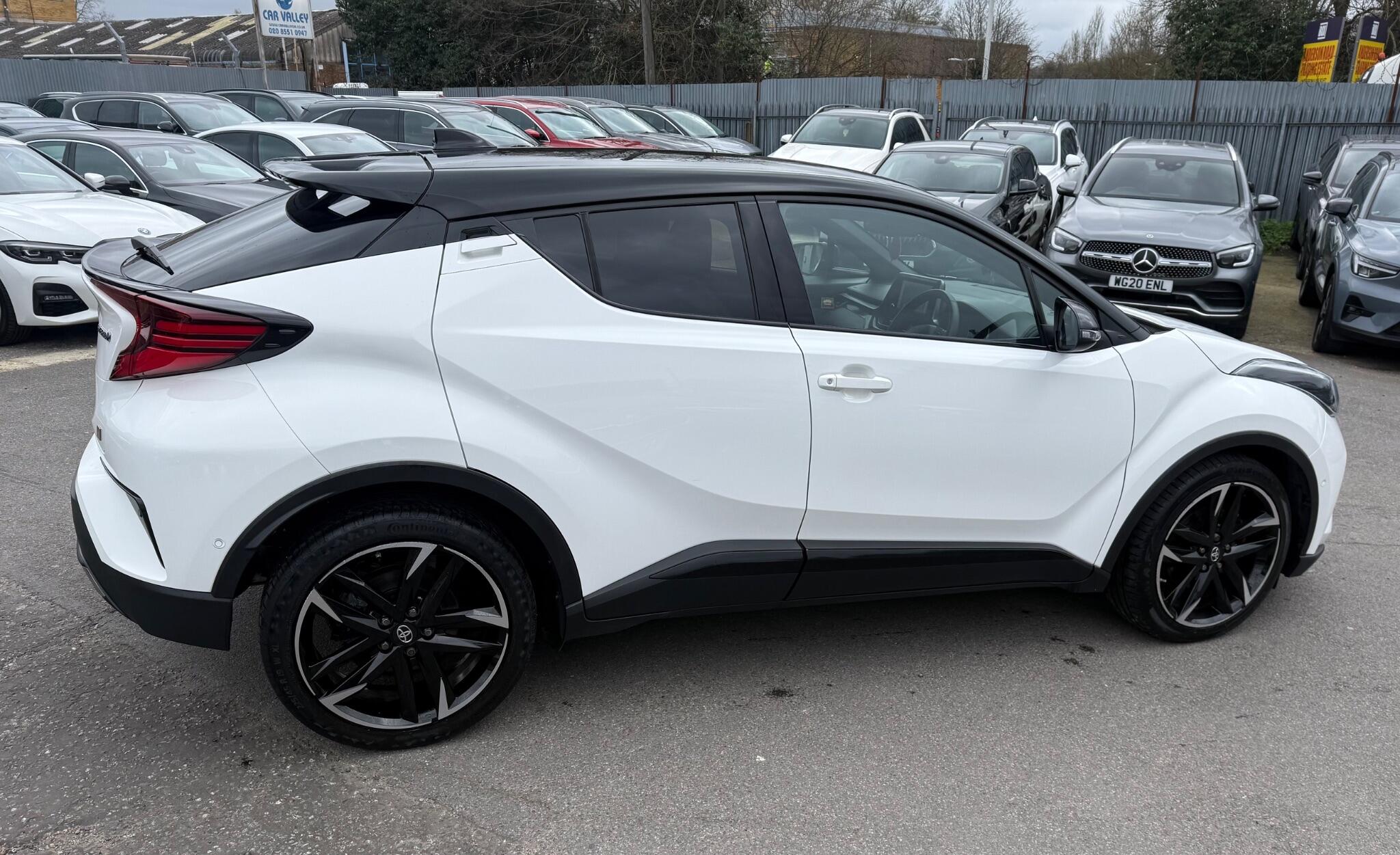Toyota C-HR view 9