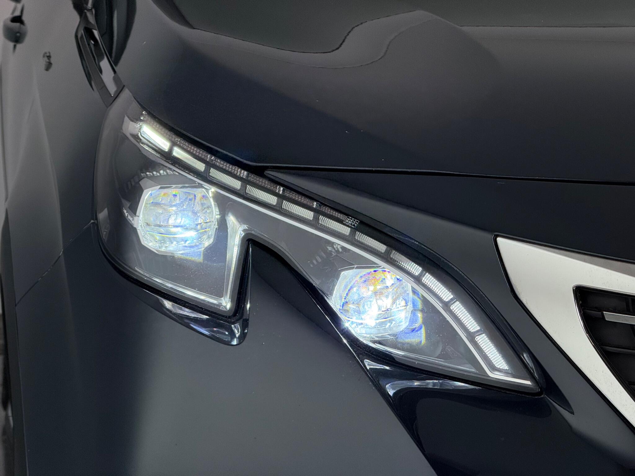 Peugeot 3008 view 13