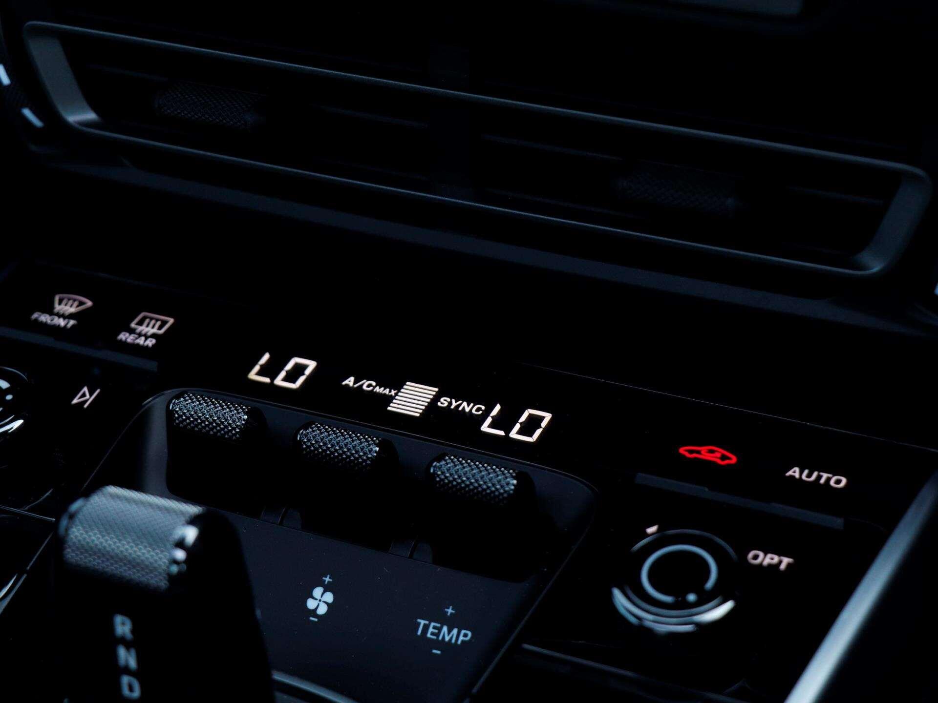 Porsche 911 view 16