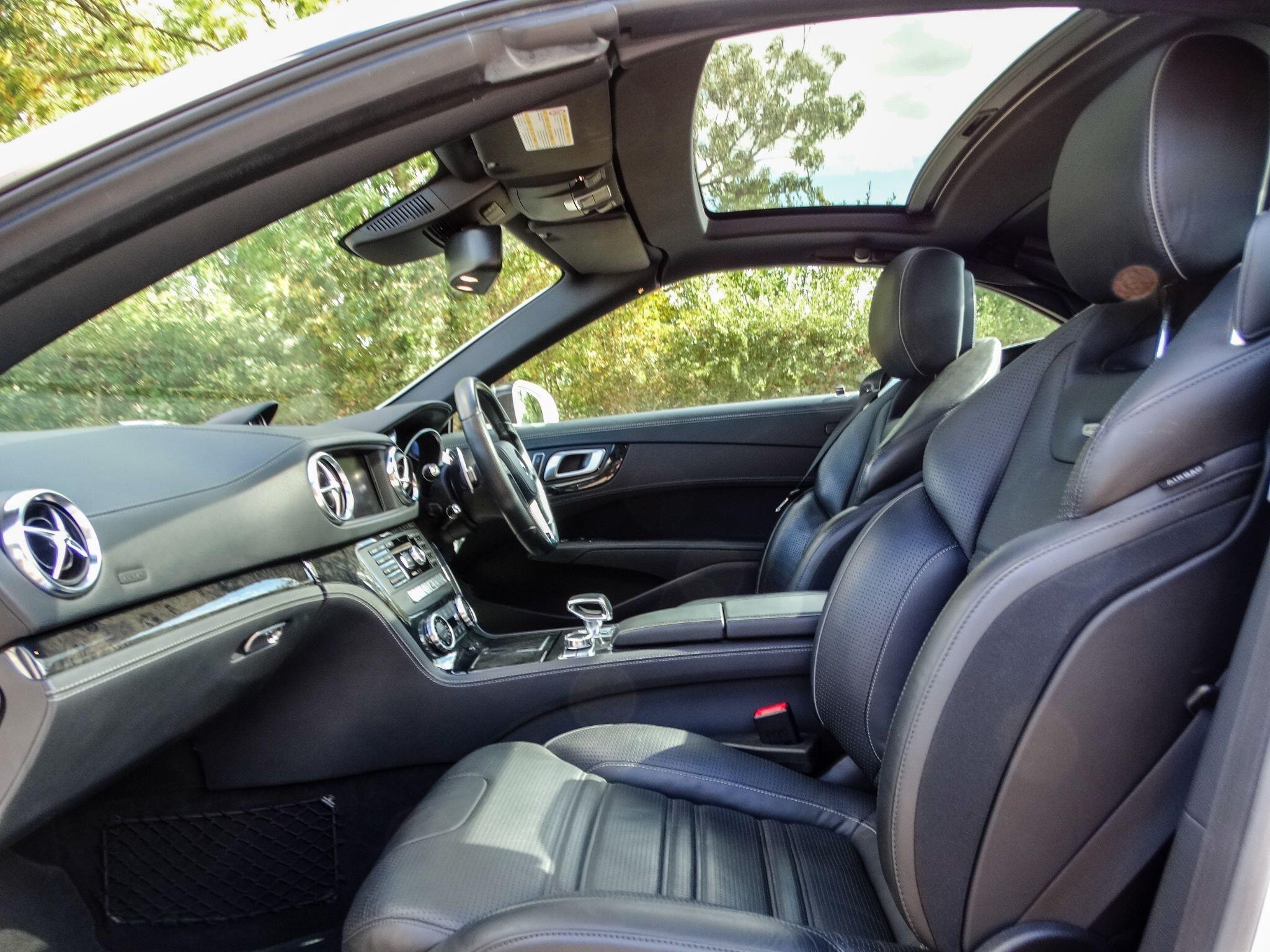 Mercedes-Benz SL view 11