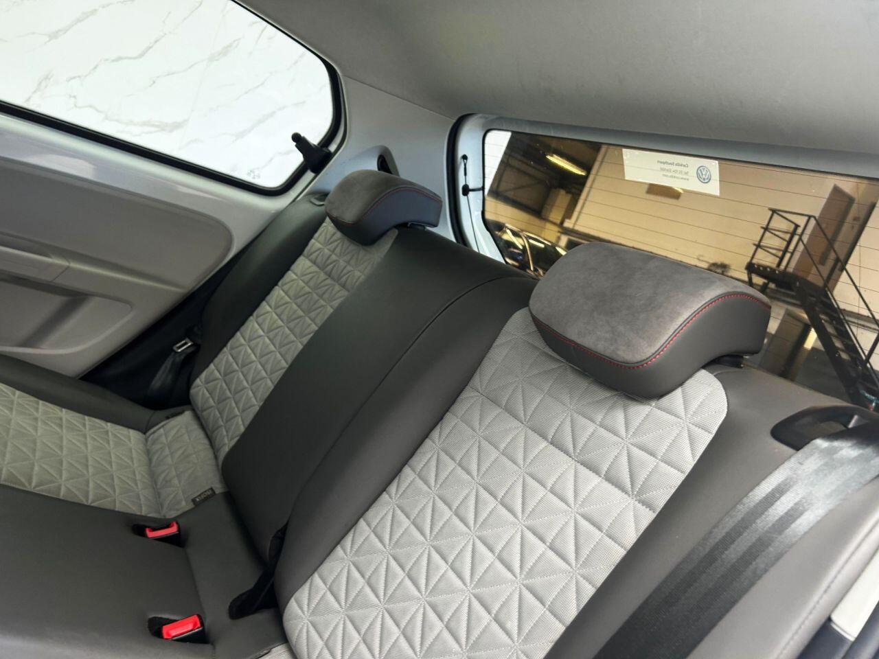 Volkswagen Up! view 20