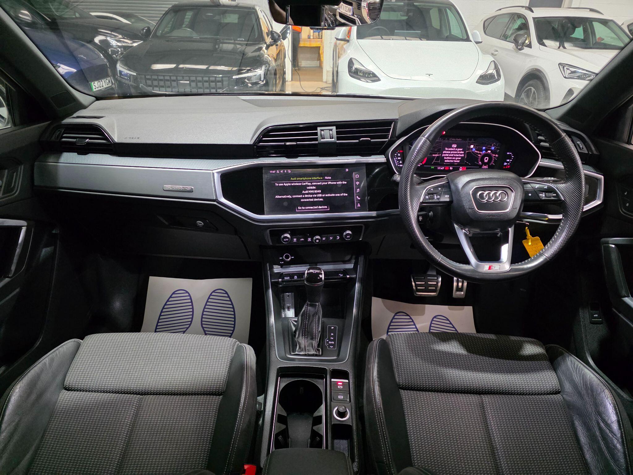 Audi Q3 view 5