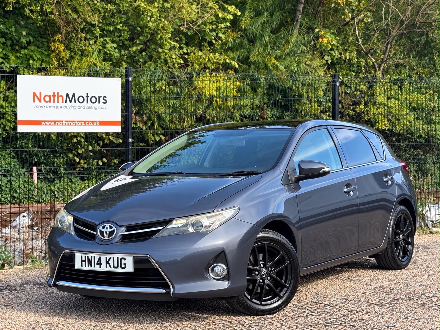 Toyota Auris view 2