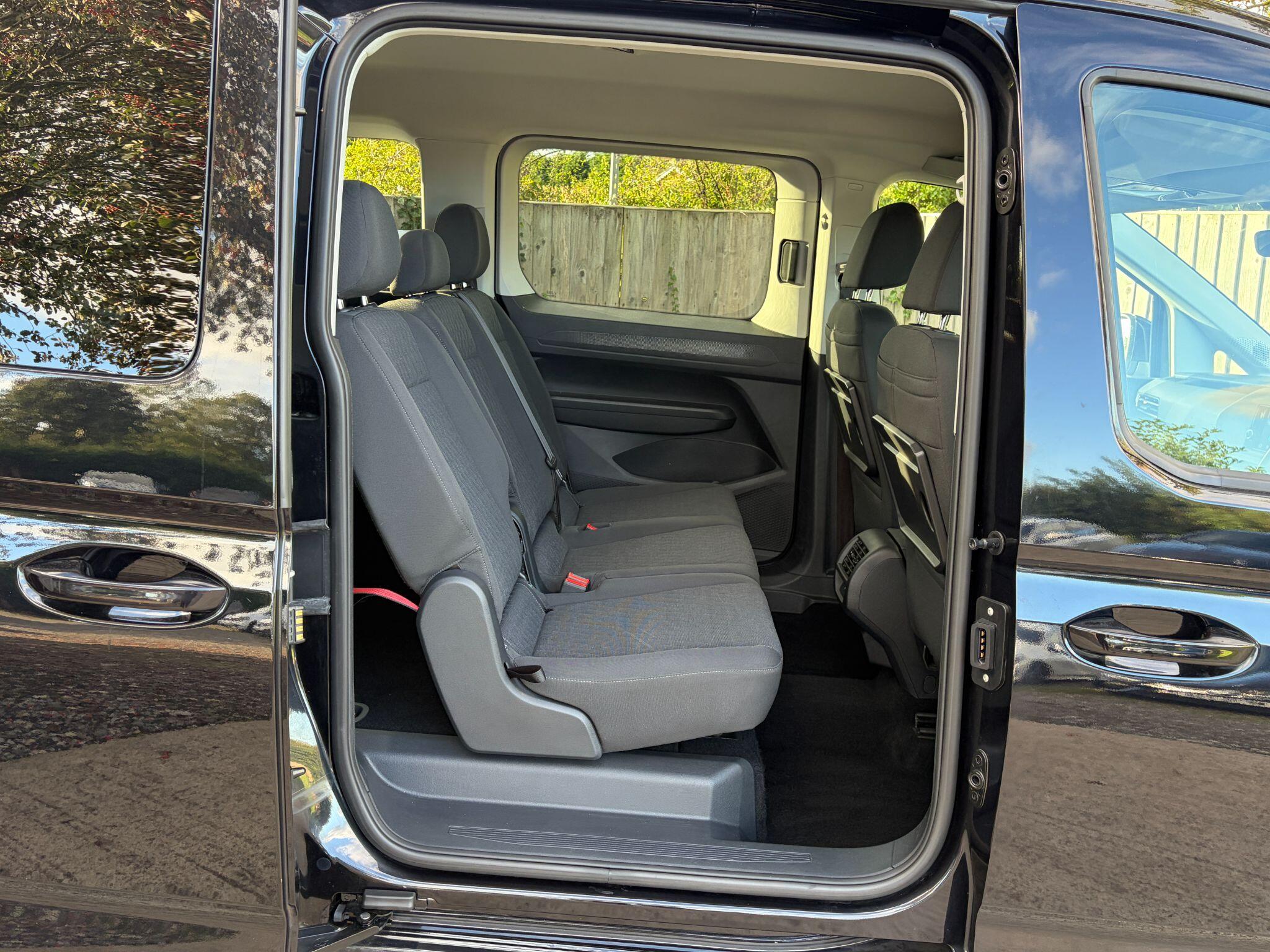 Volkswagen Caddy Maxi view 14