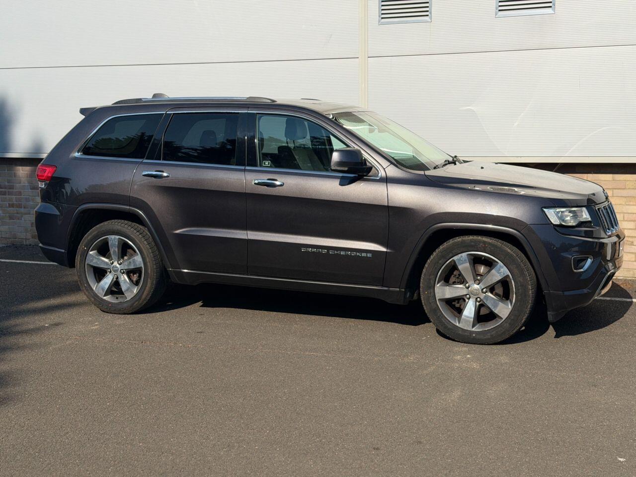 Jeep Grand Cherokee view 19