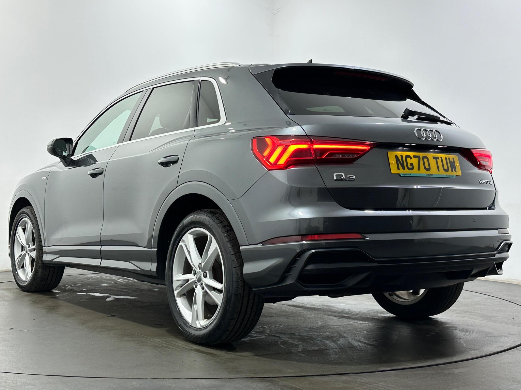 Audi Q3 view 48