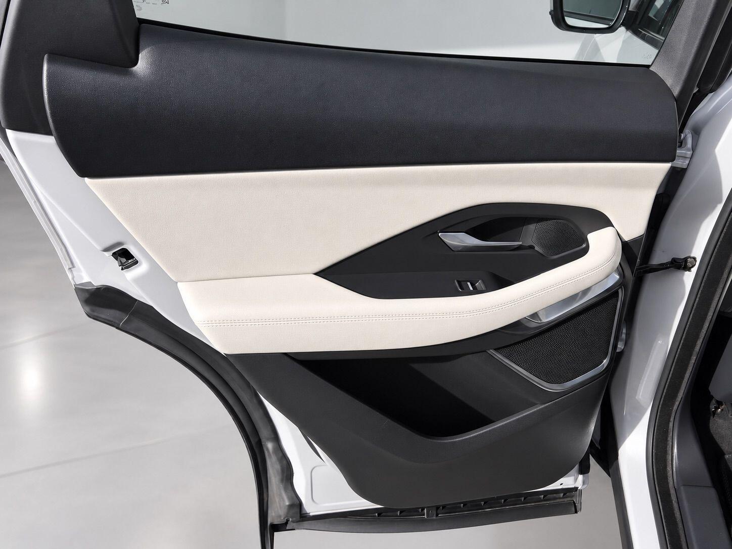 Jaguar E-Pace view 39