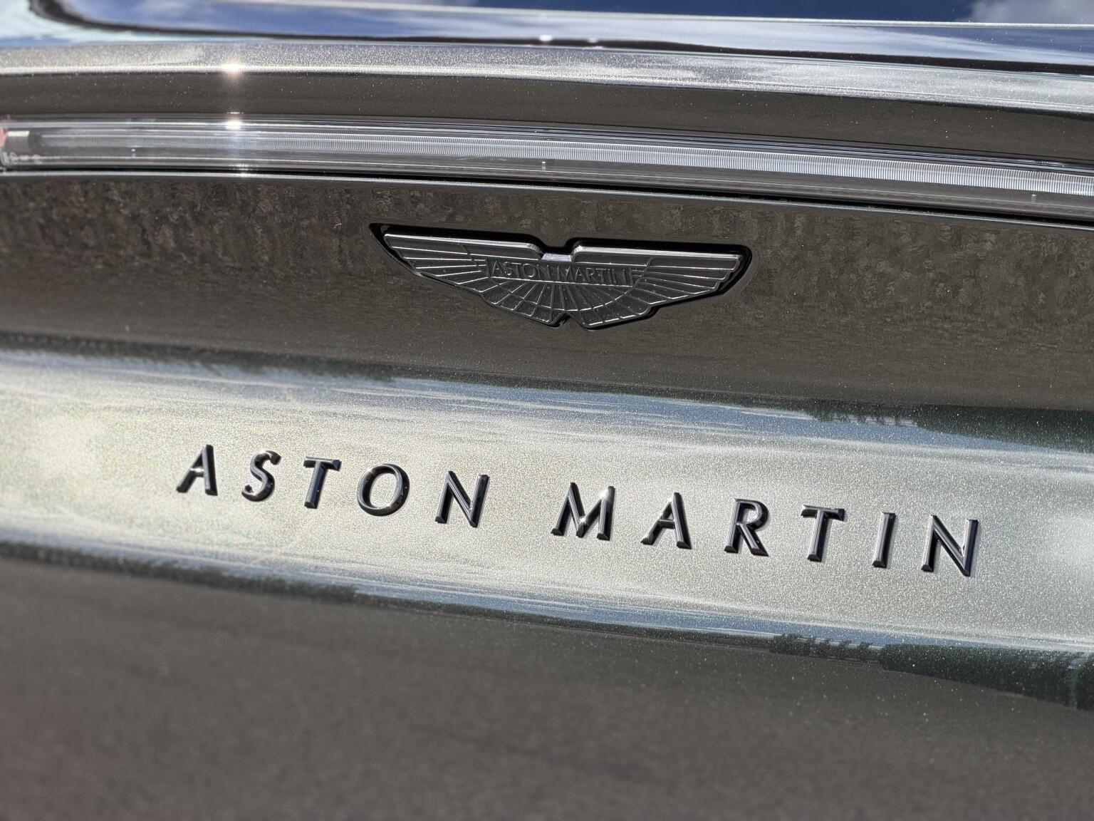 Aston Martin DBX view 37