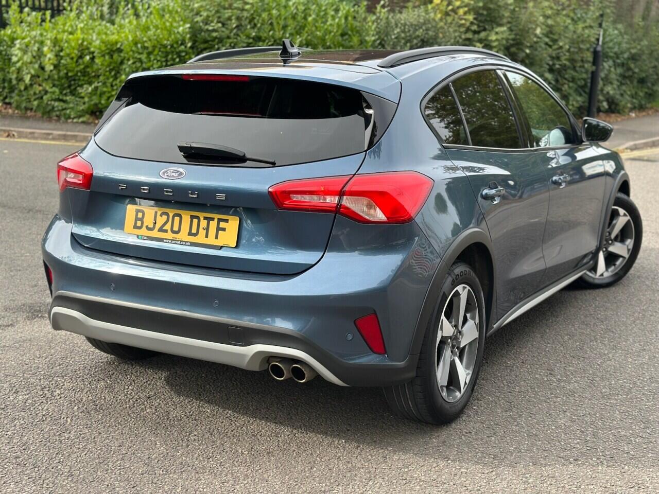 Ford Focus view 3
