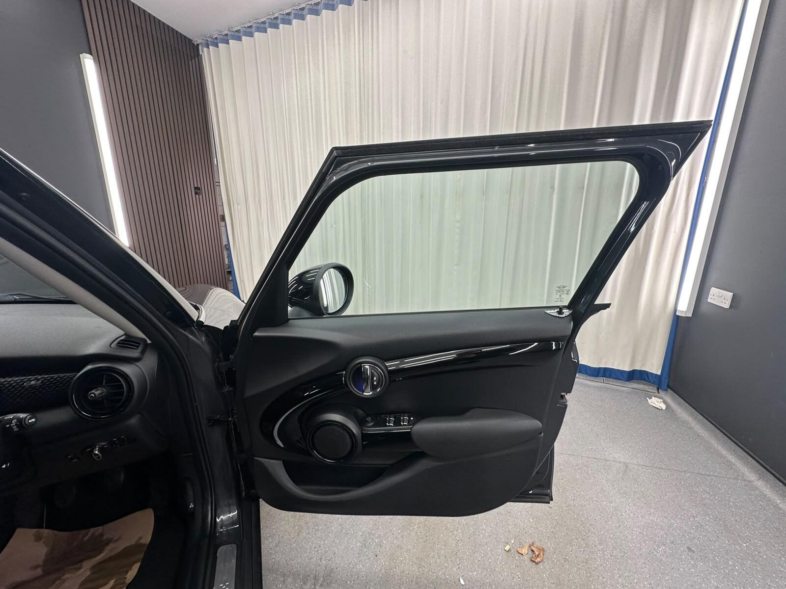 MINI Hatch view 23