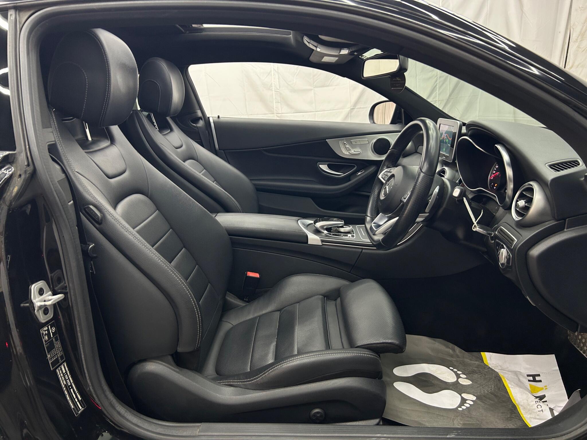 Mercedes-Benz C-Class view 23