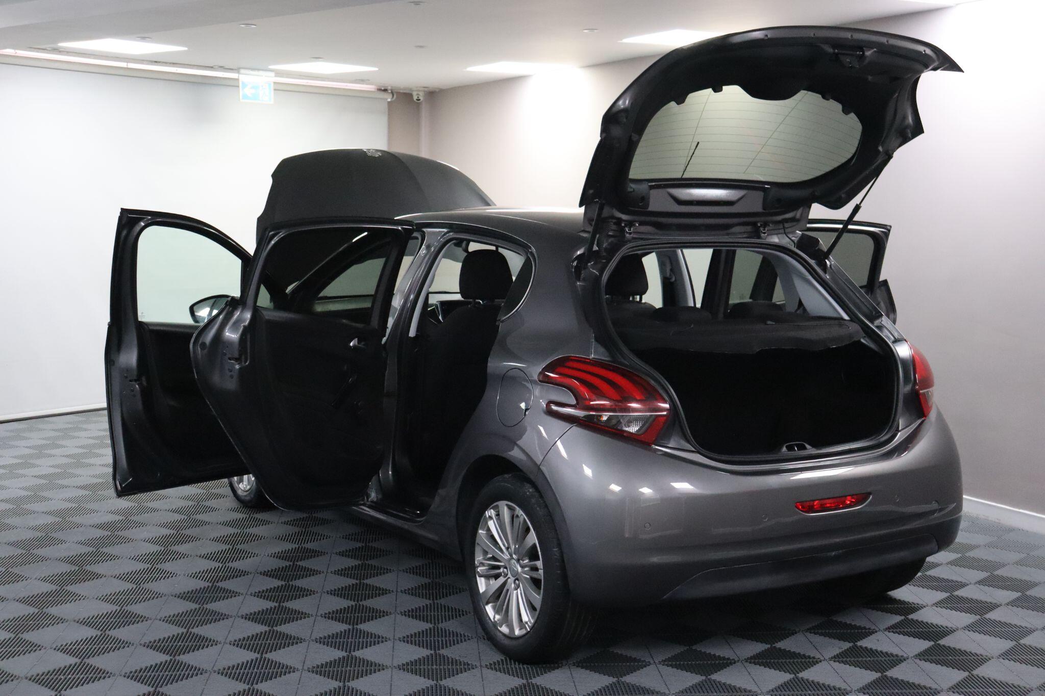 Peugeot 208 view 21