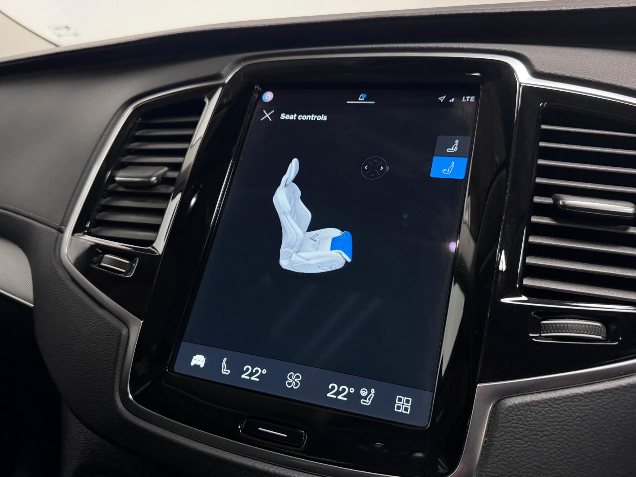 Volvo XC90 view 50