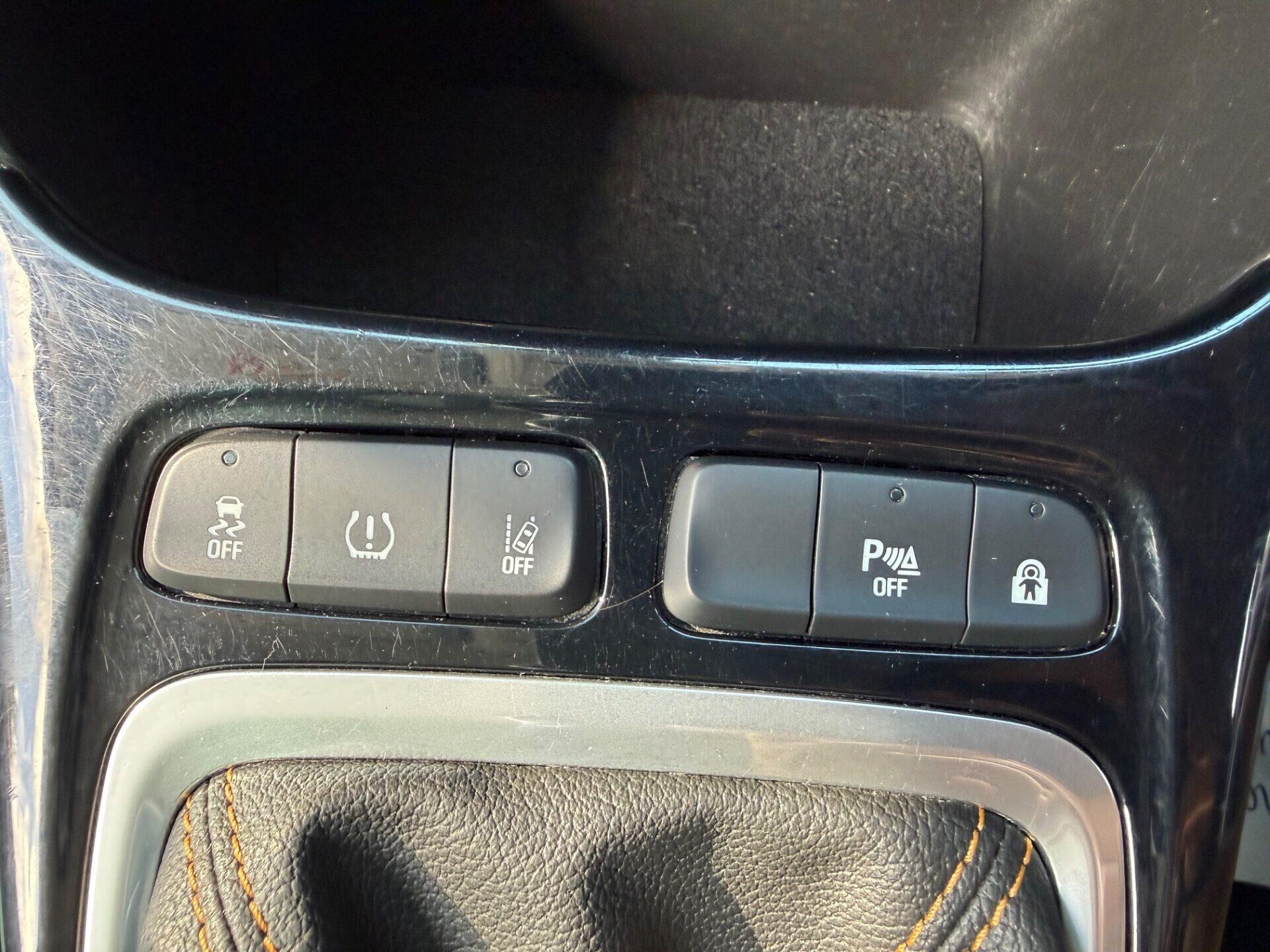 Vauxhall Crossland X view 45