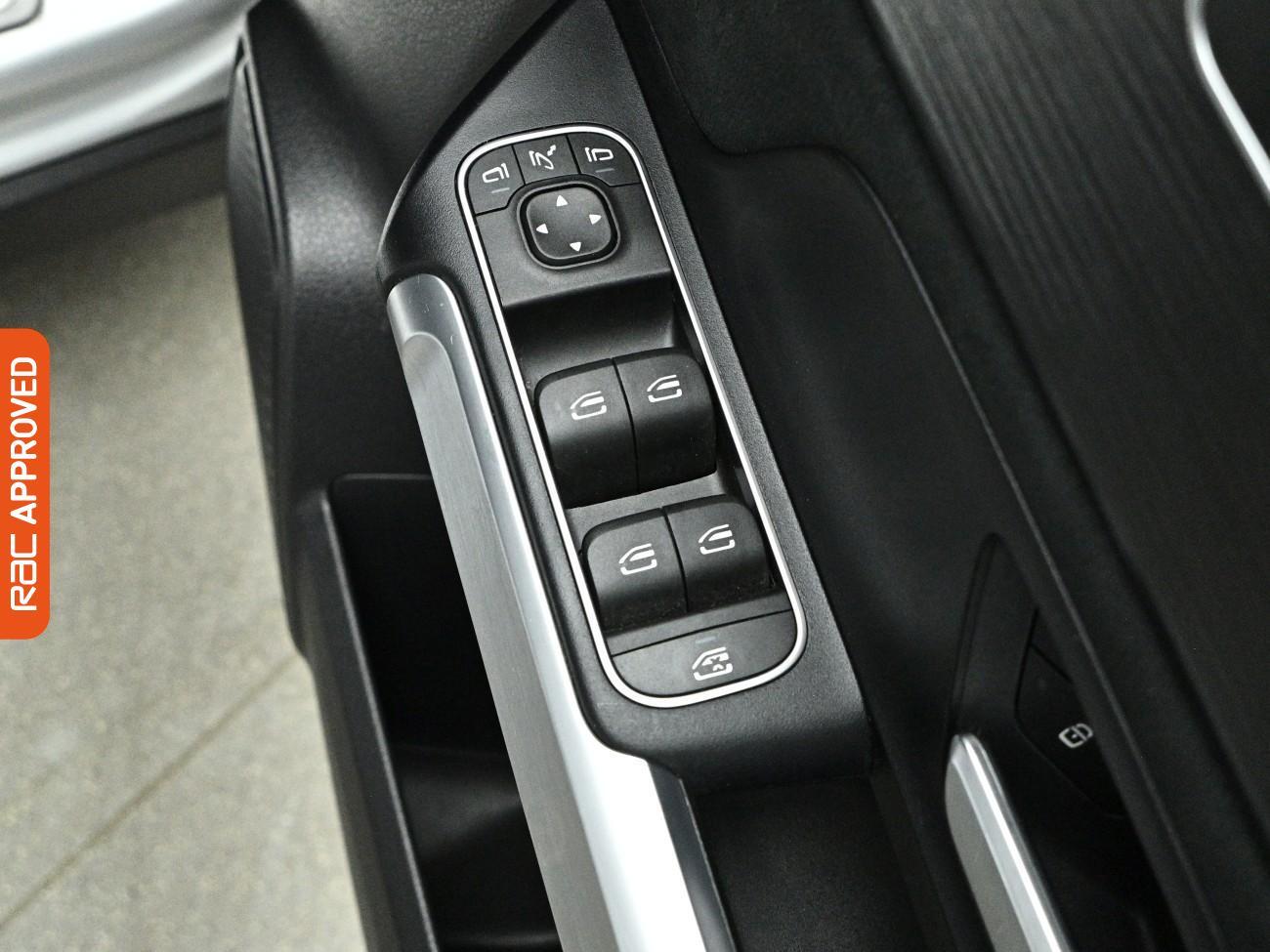 Mercedes-Benz Eqb view 27