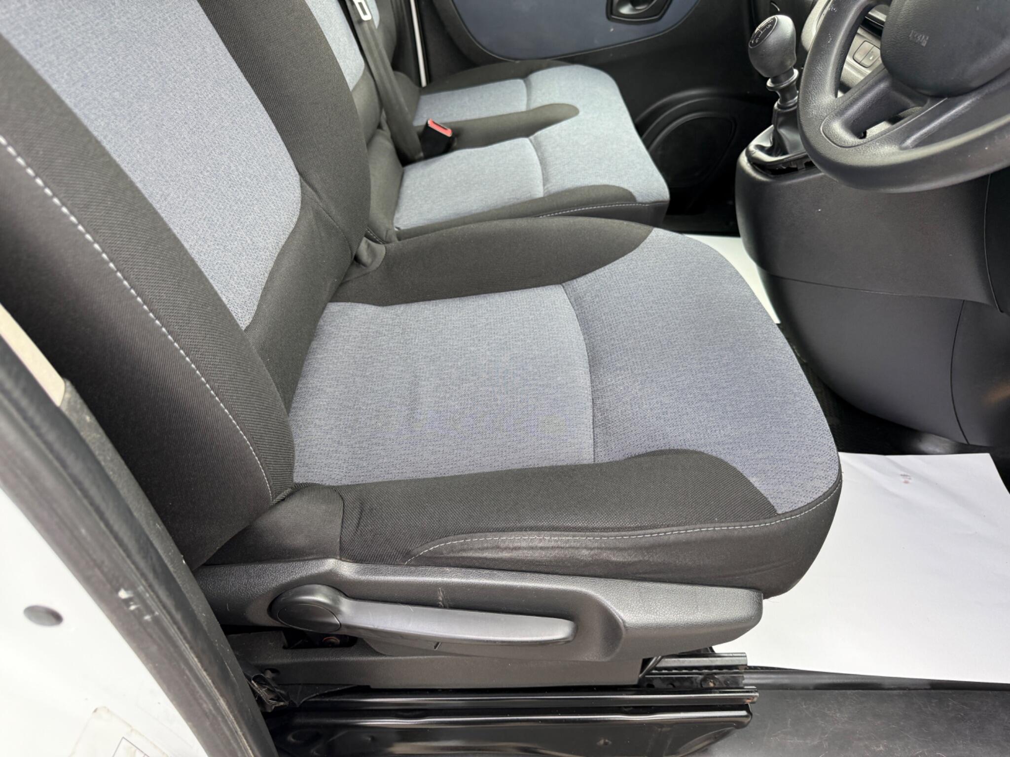 Vauxhall Vivaro - Image 45