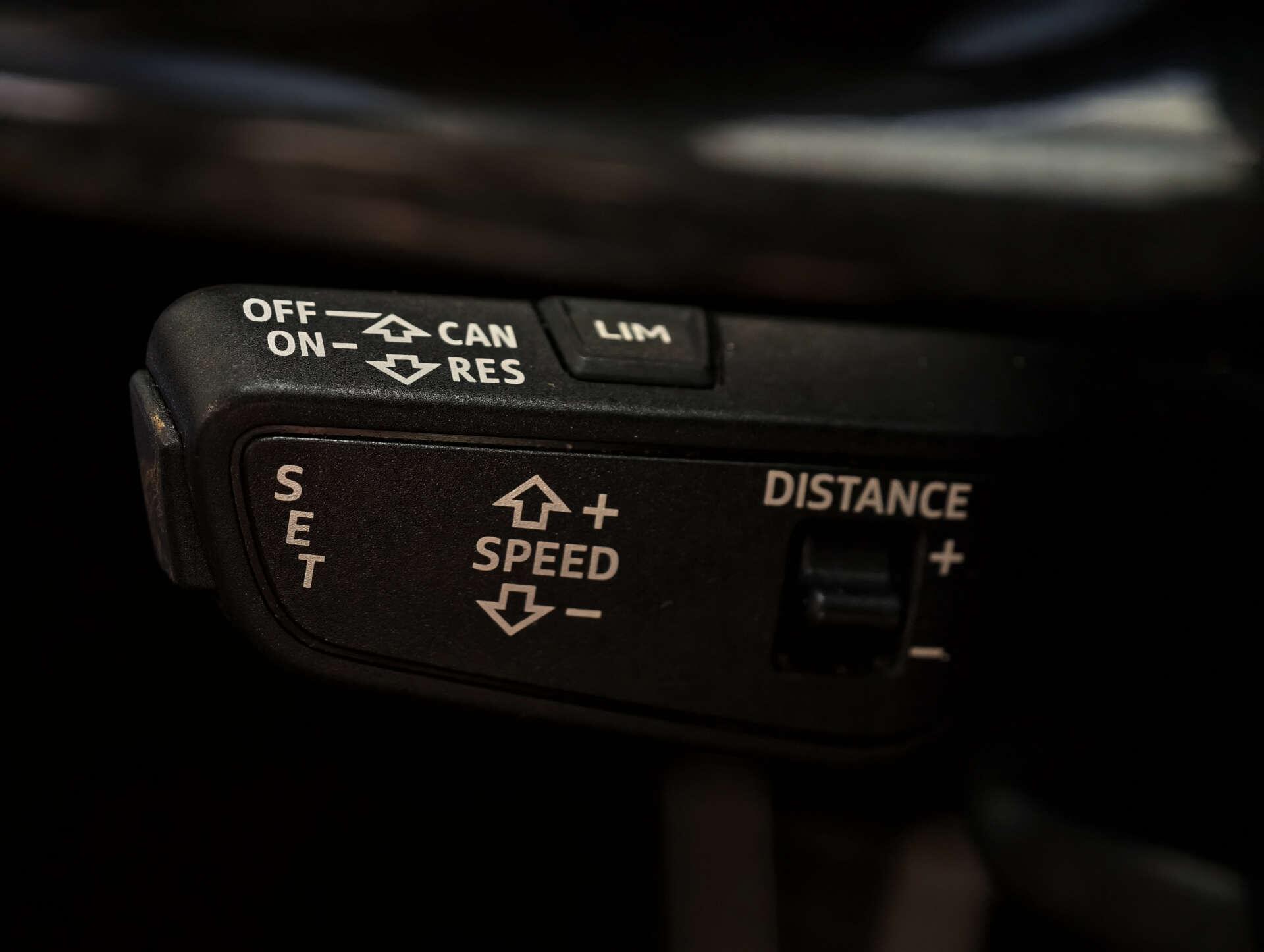 Audi Q8 view 27
