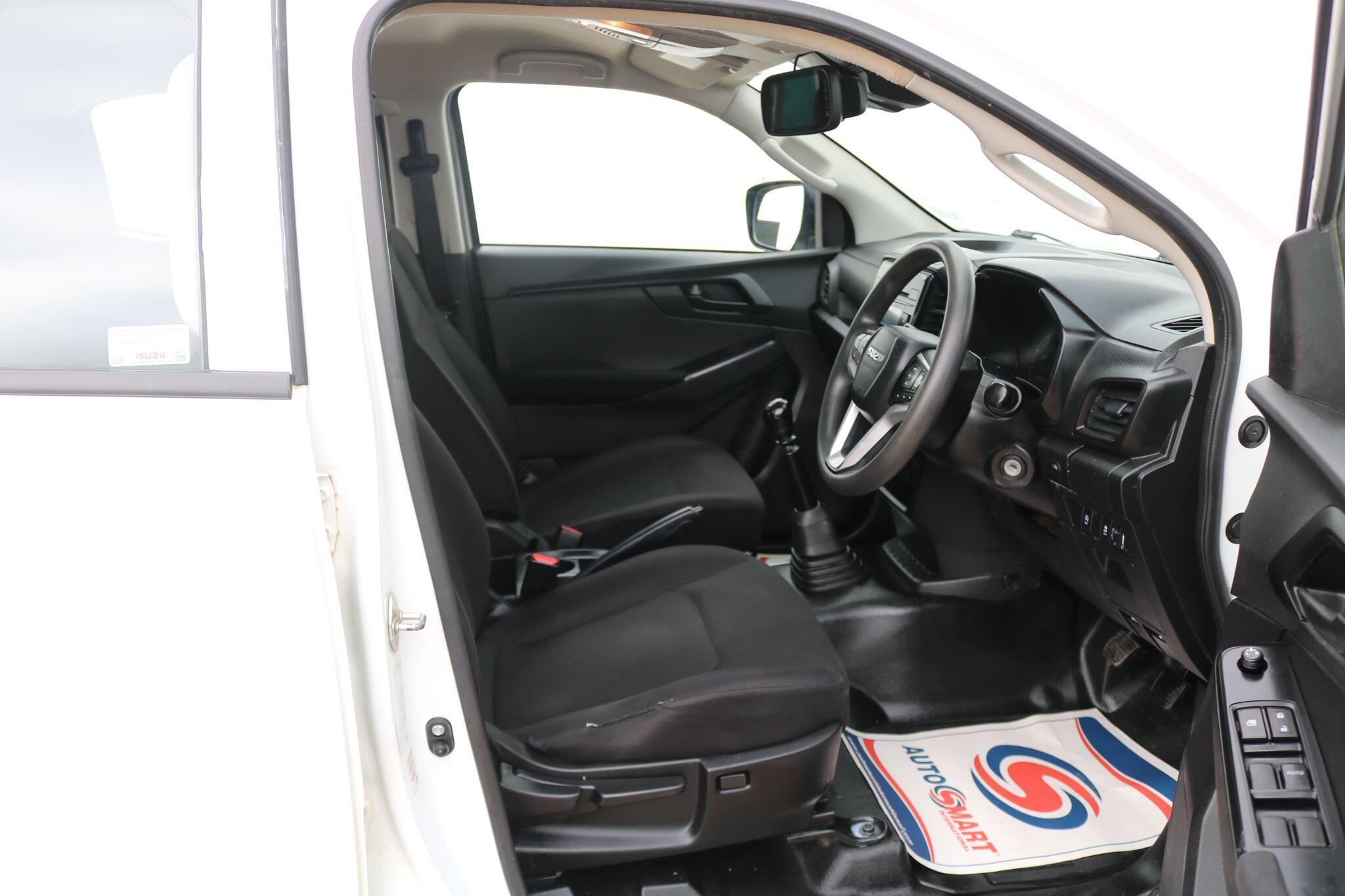 Isuzu D-Max view 22