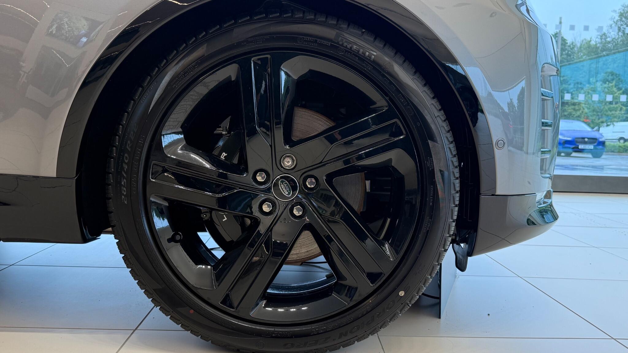 Land Rover Discovery view 31