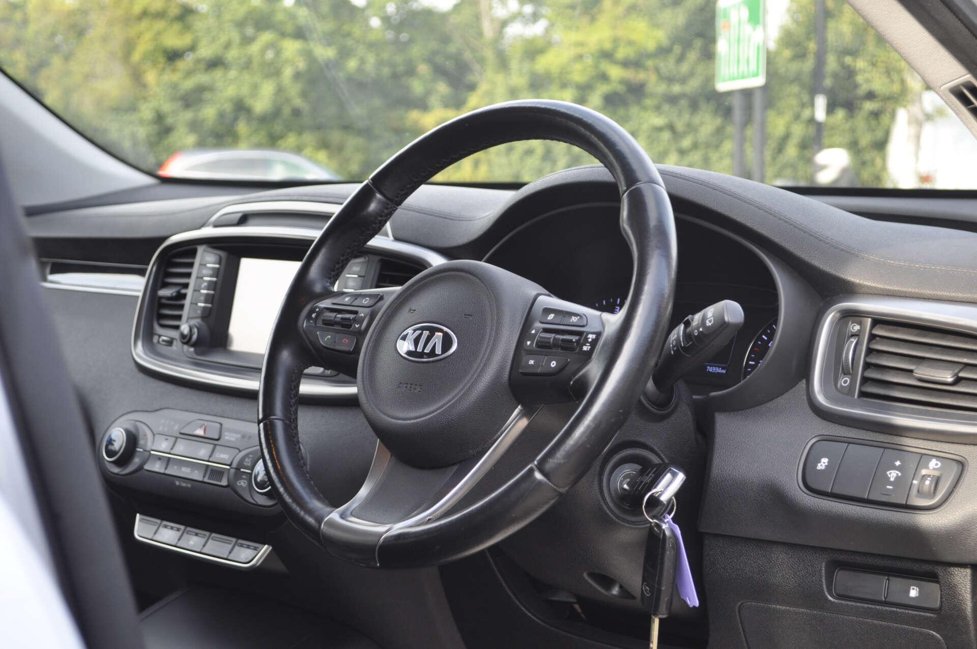 Kia Sorento view 8
