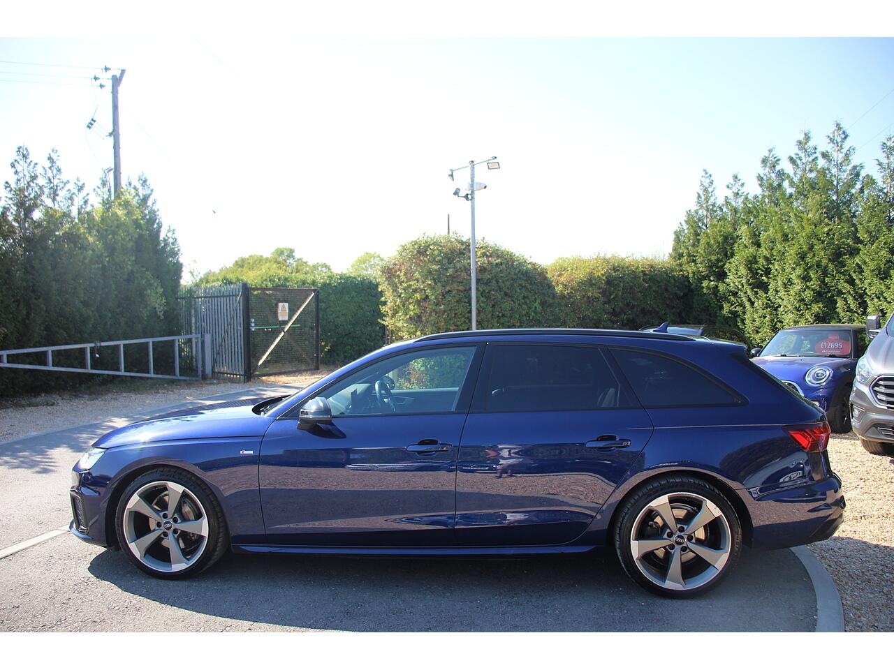 Audi A4 Avant view 9