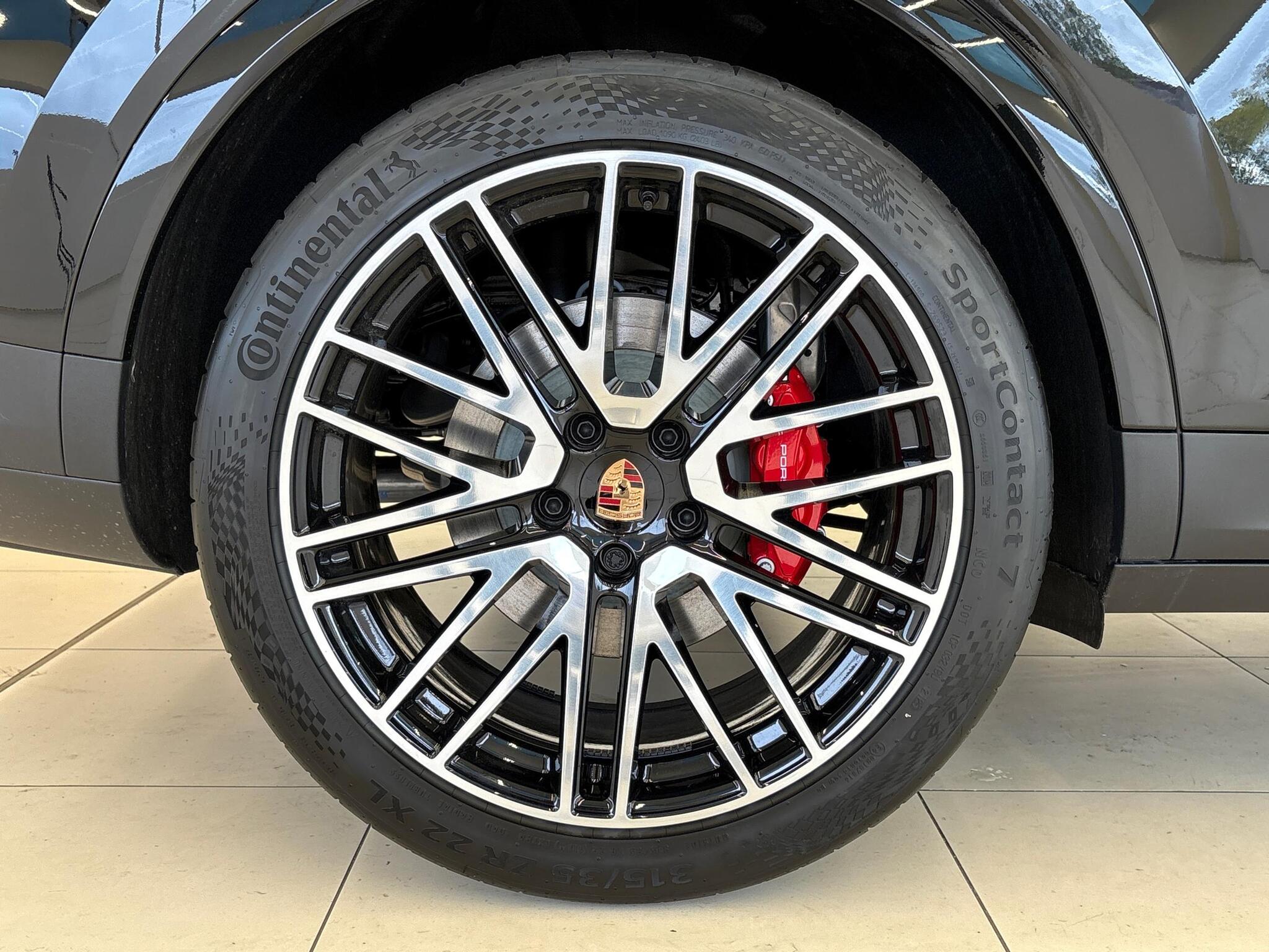 Porsche Cayenne view 25