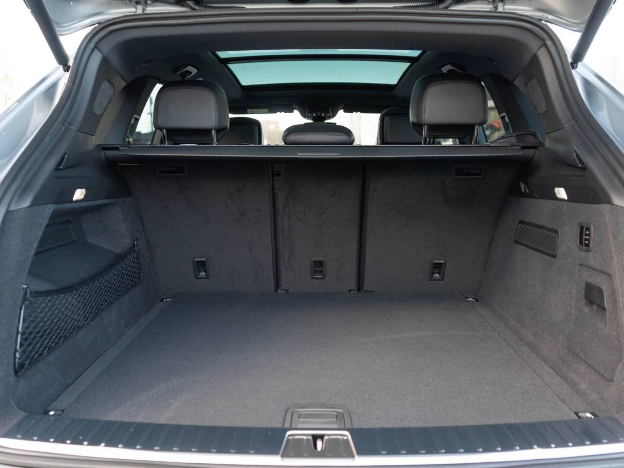 Porsche Cayenne view 41