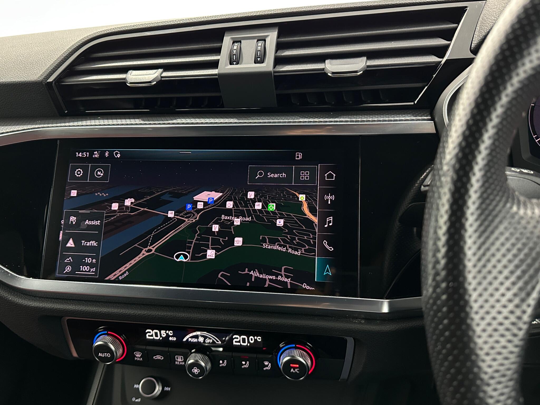 Audi Q3 view 22