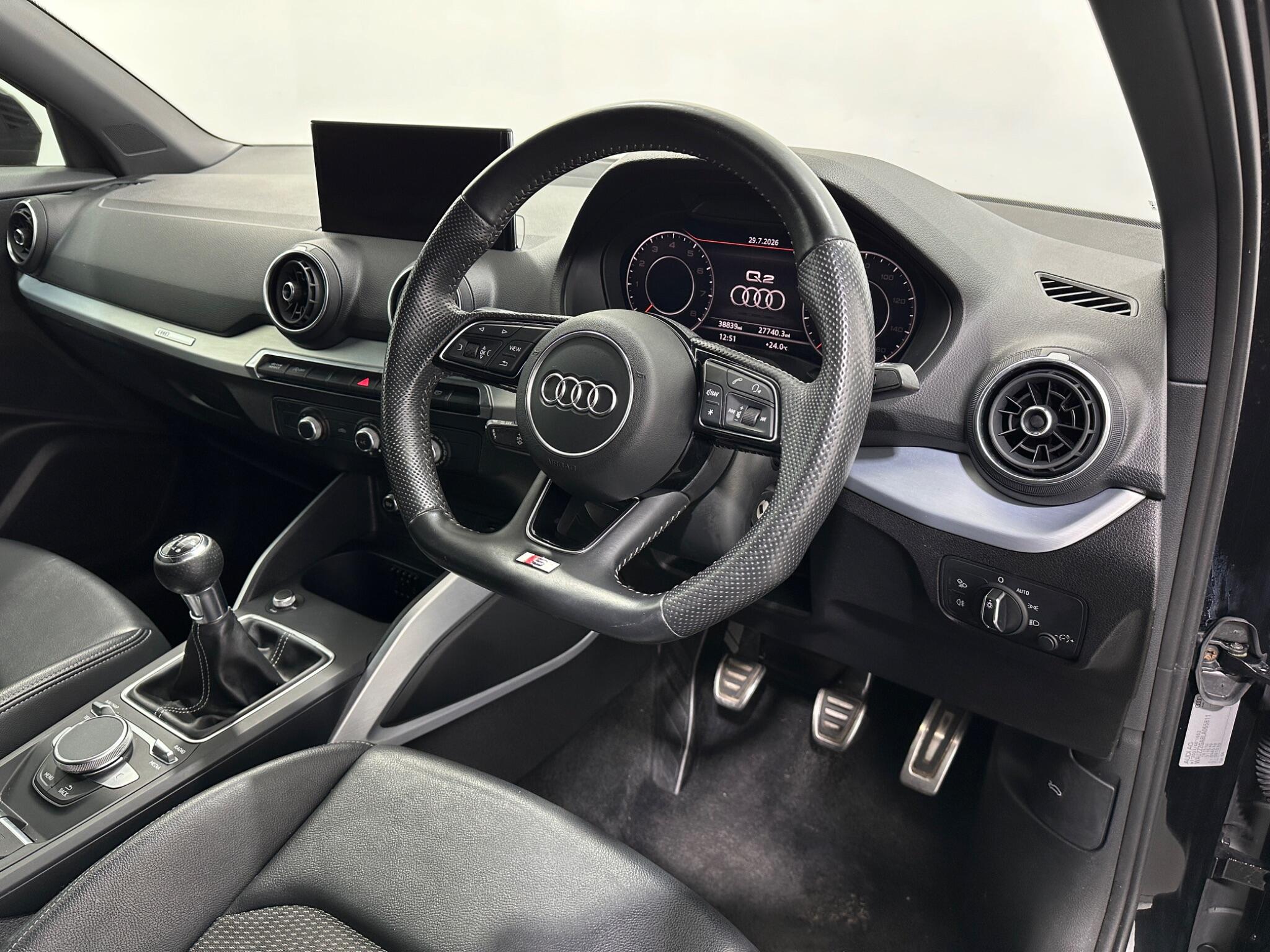 Audi Q2 view 11