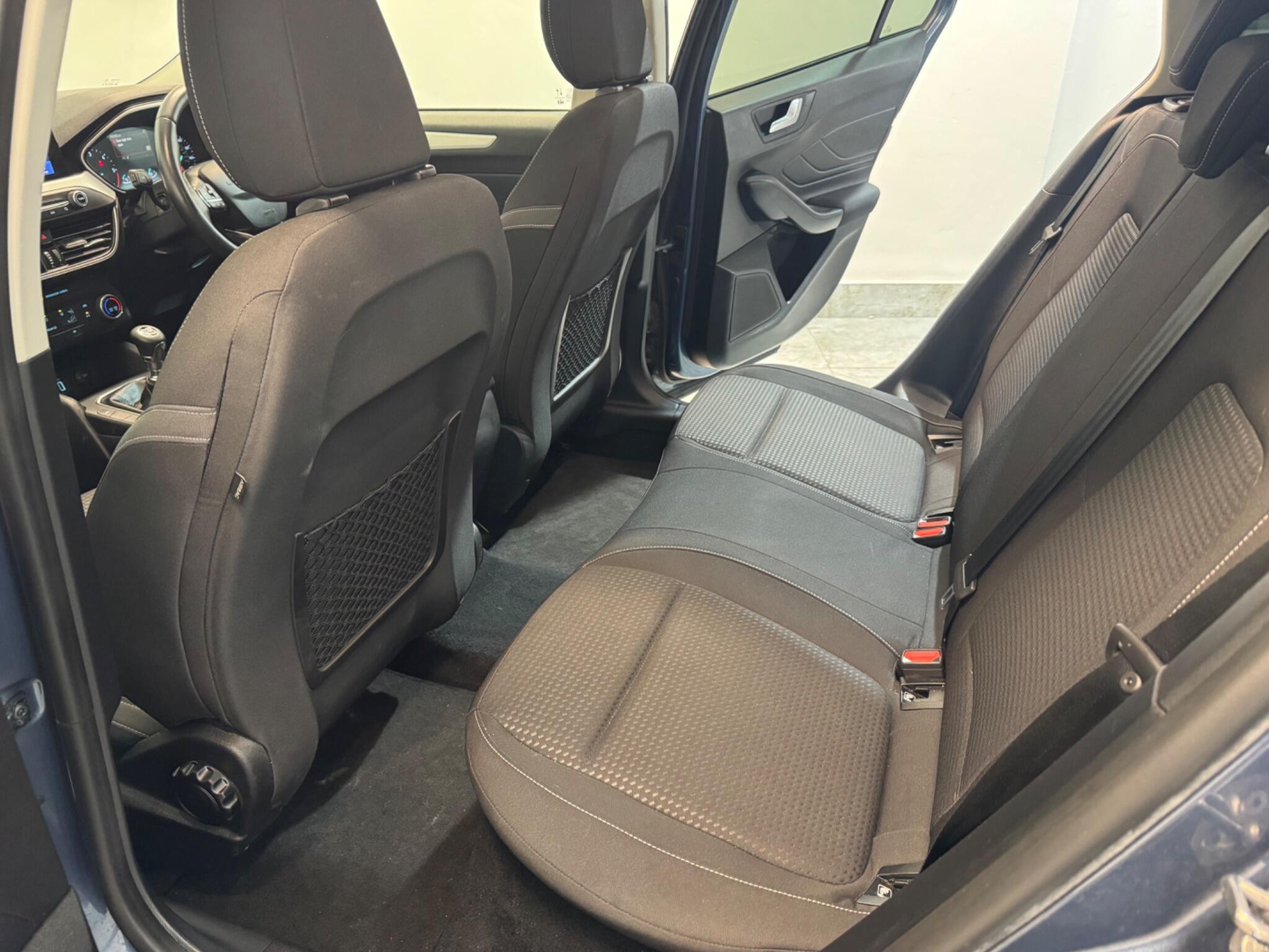Ford Focus view 34