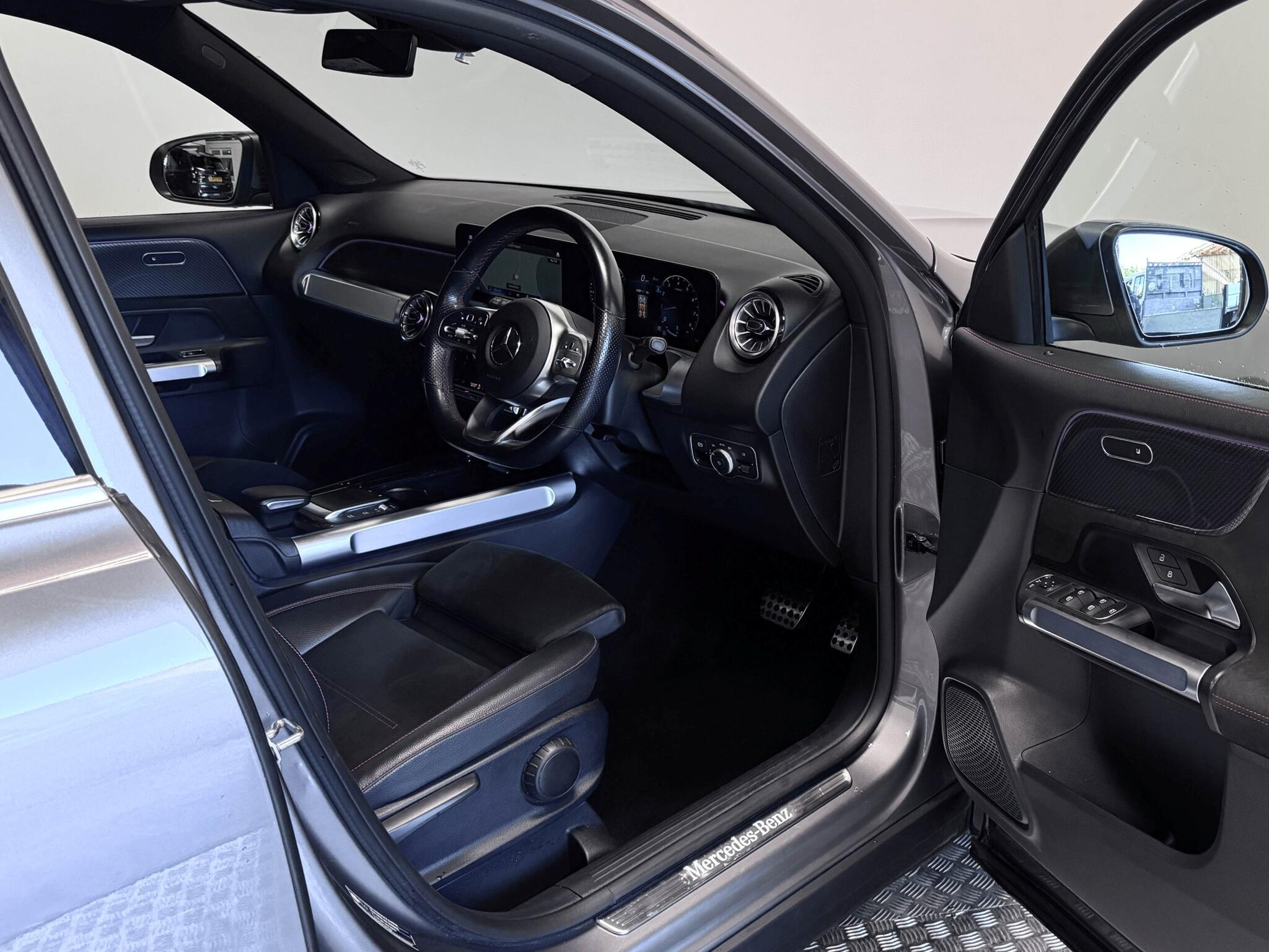 Mercedes-Benz GLB view 29