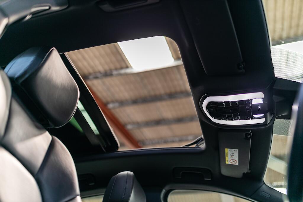 Porsche Macan view 12