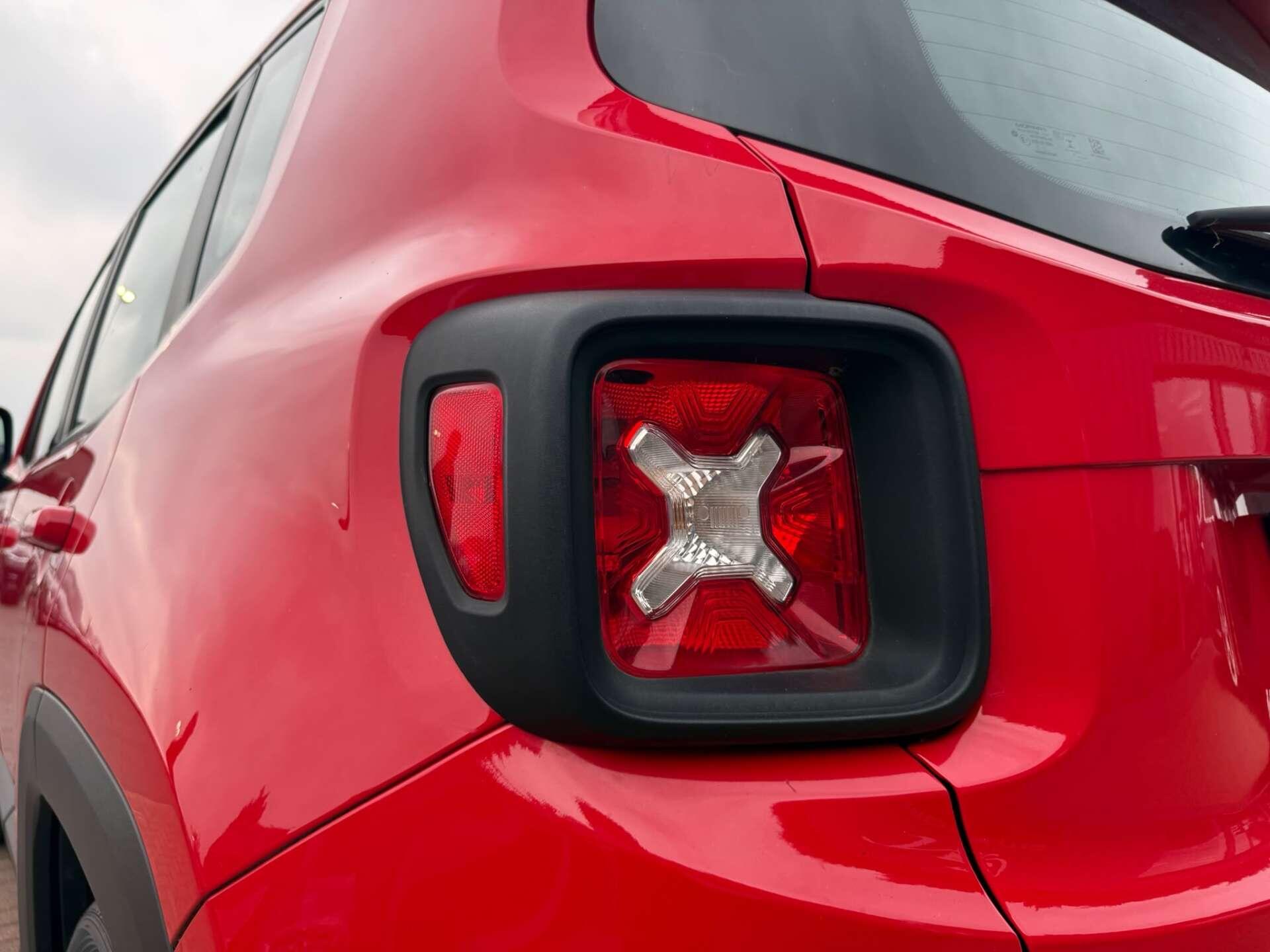 Jeep Renegade view 17
