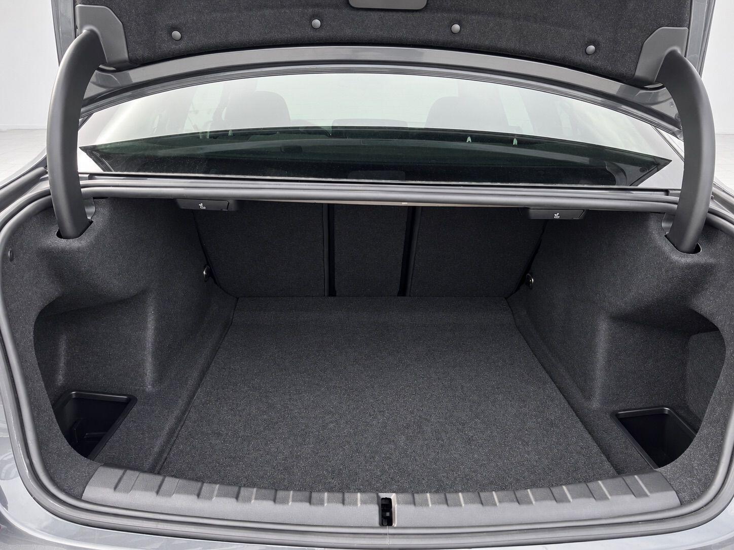 BMW 3 Series view 37