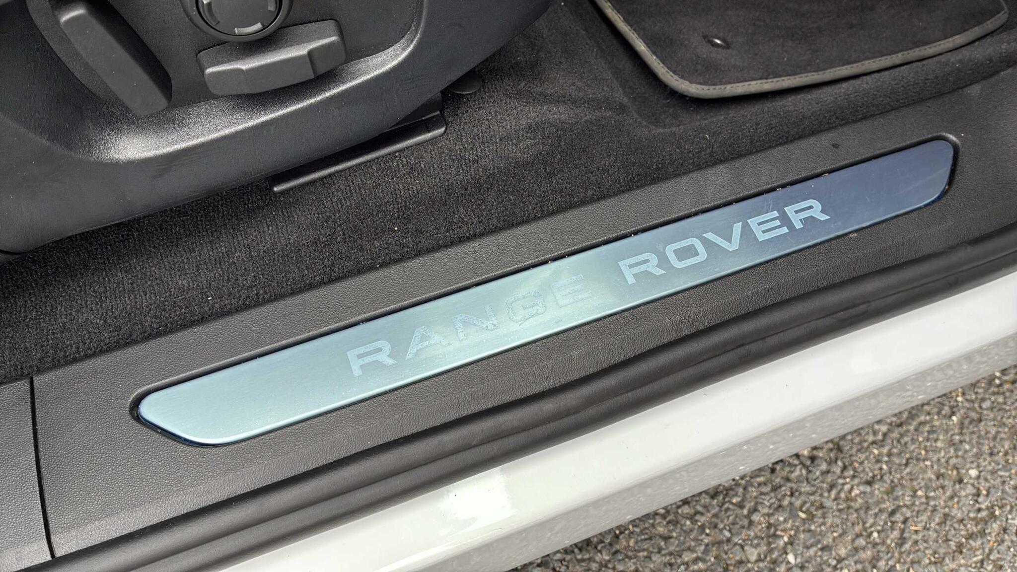 Land Rover Range Rover Evoque view 34